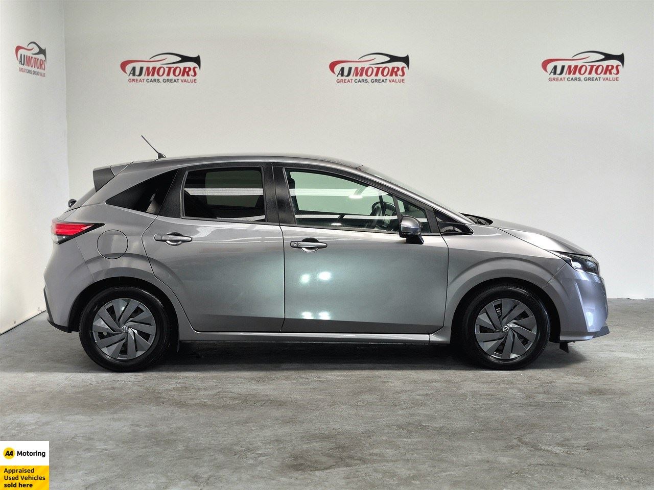 Vehicle image 3
