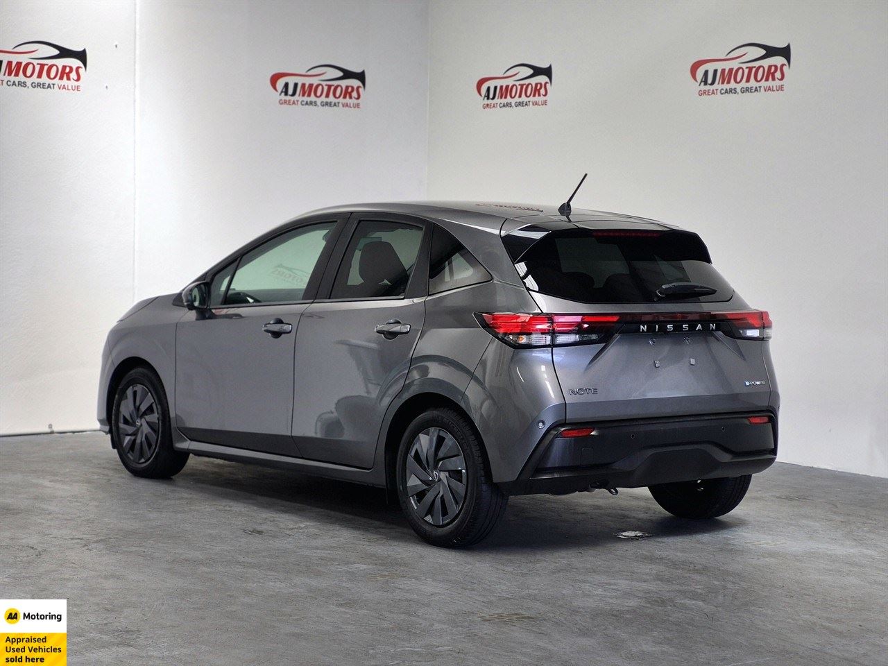 Vehicle image 5
