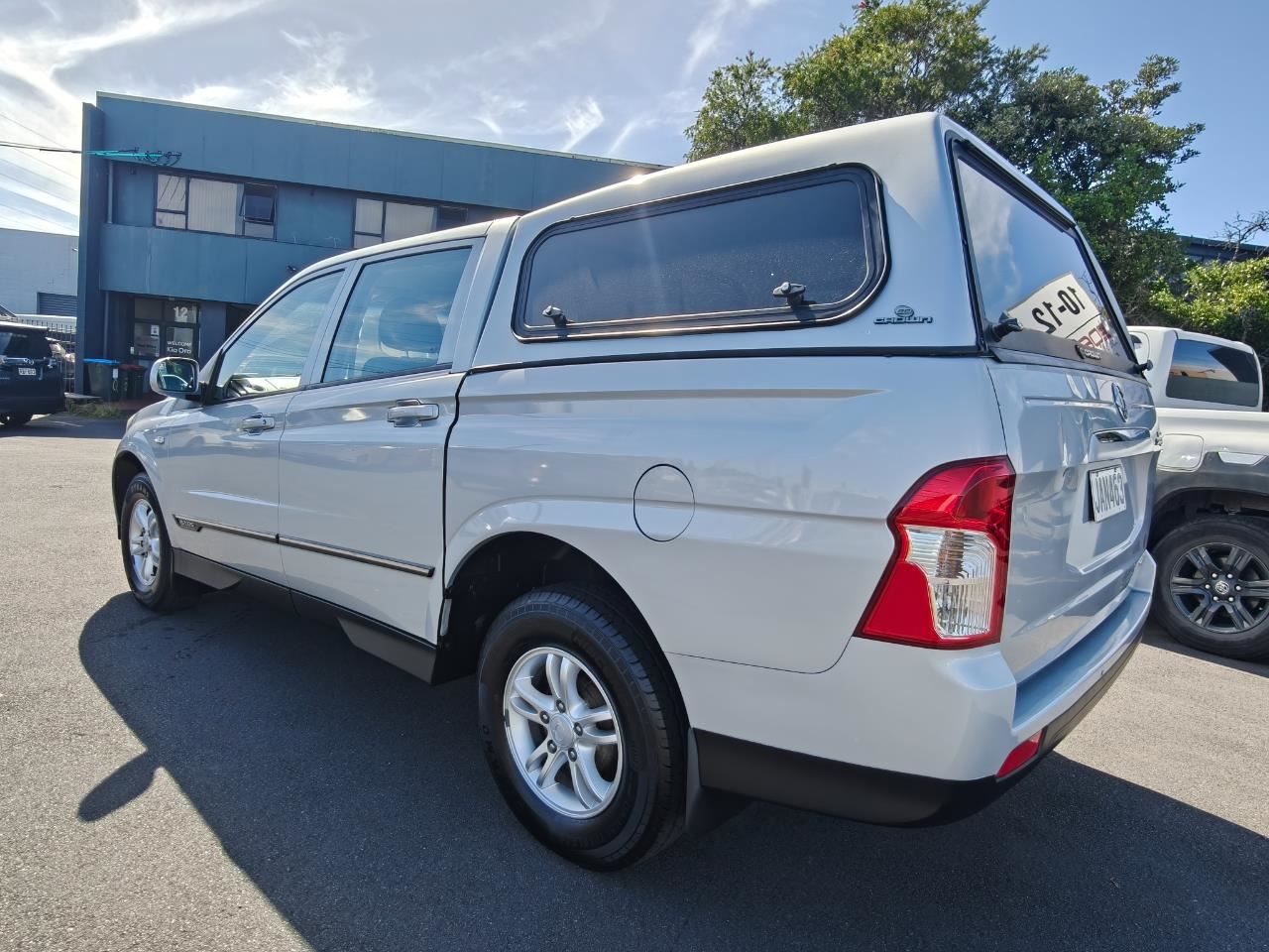 Vehicle image 5