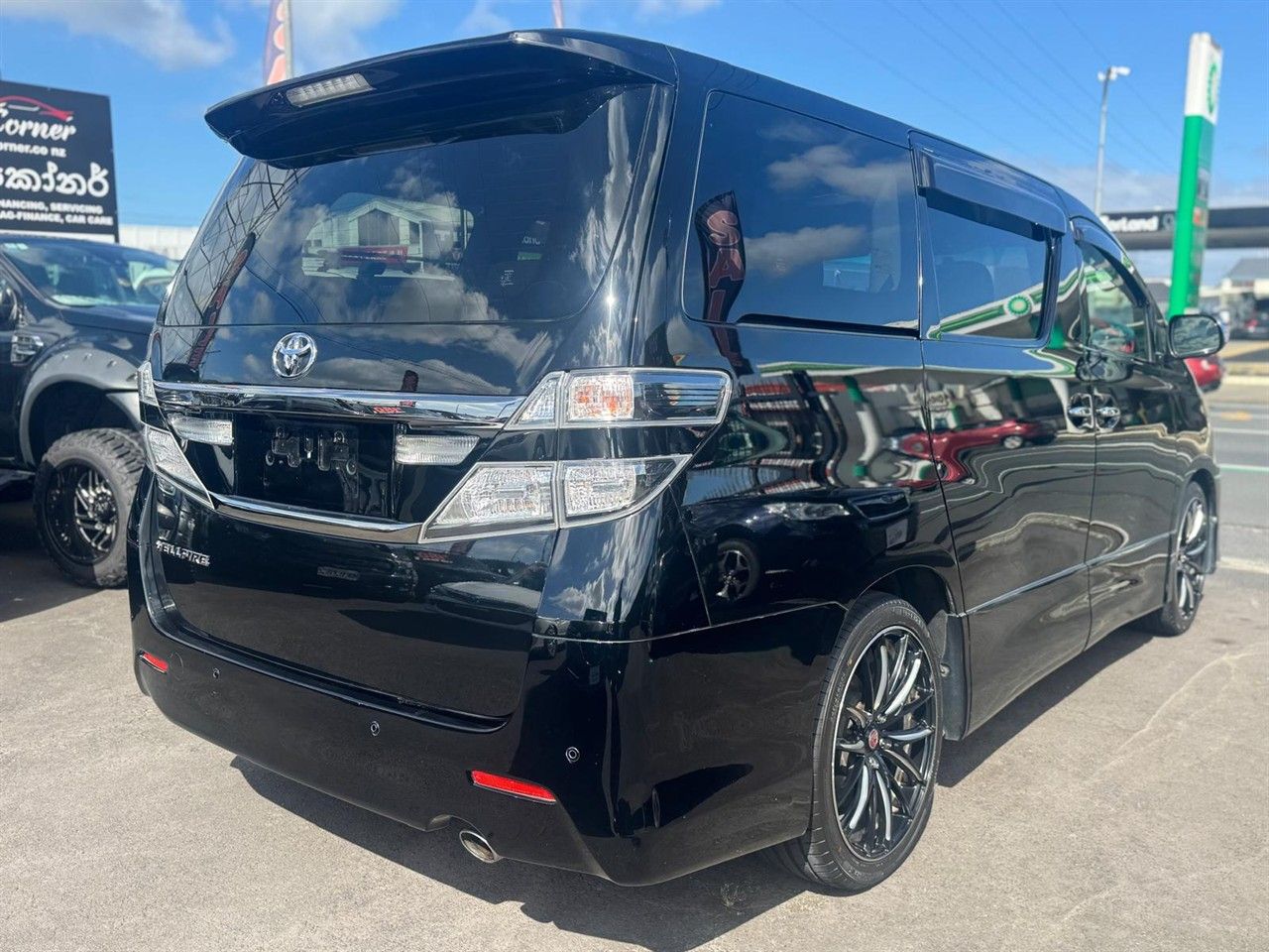 Vehicle image 4