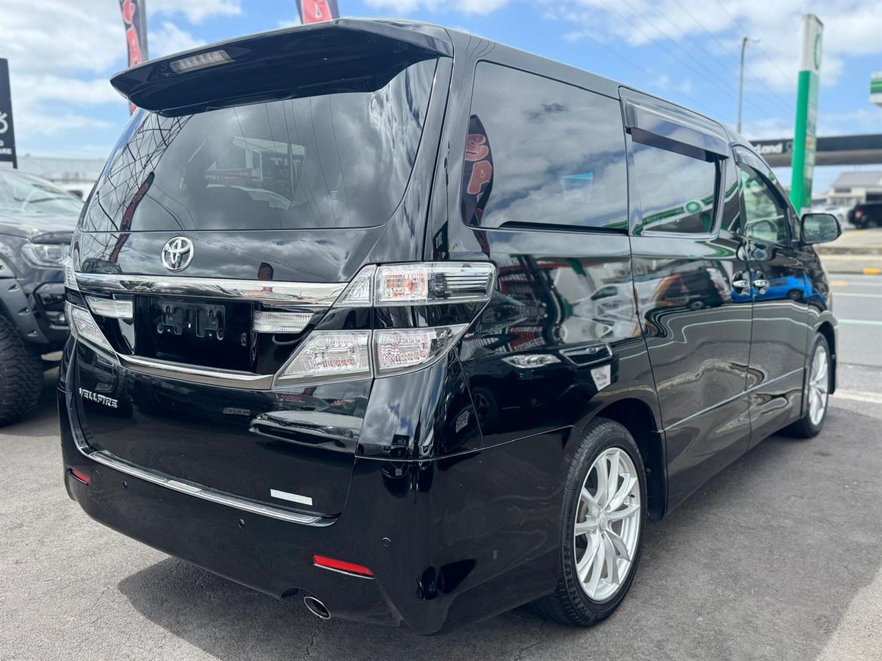 Vehicle image 4