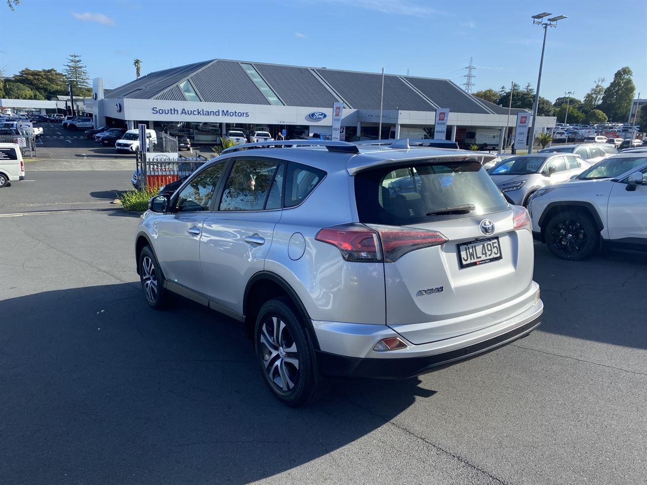 Vehicle image 4