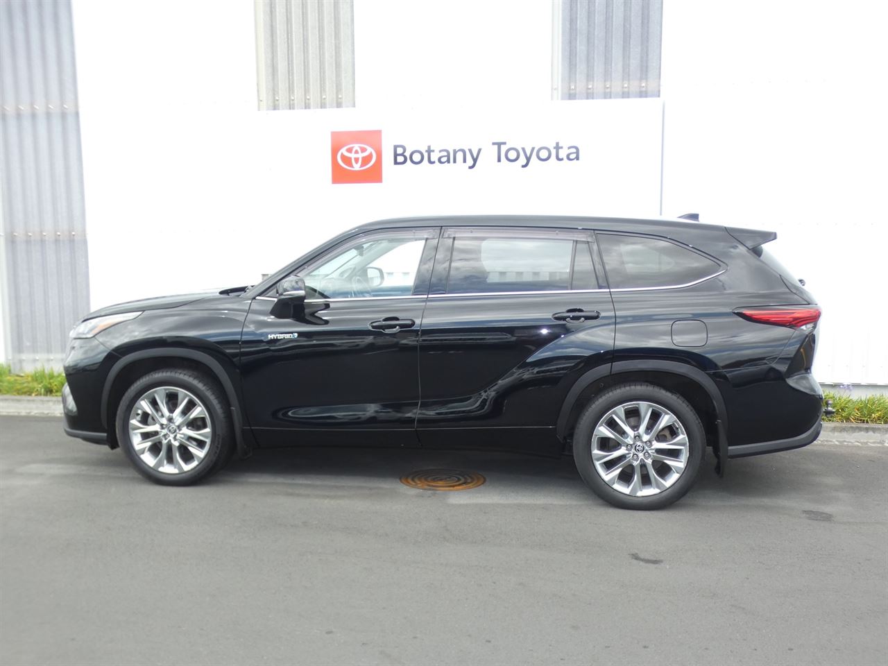 Vehicle image 5