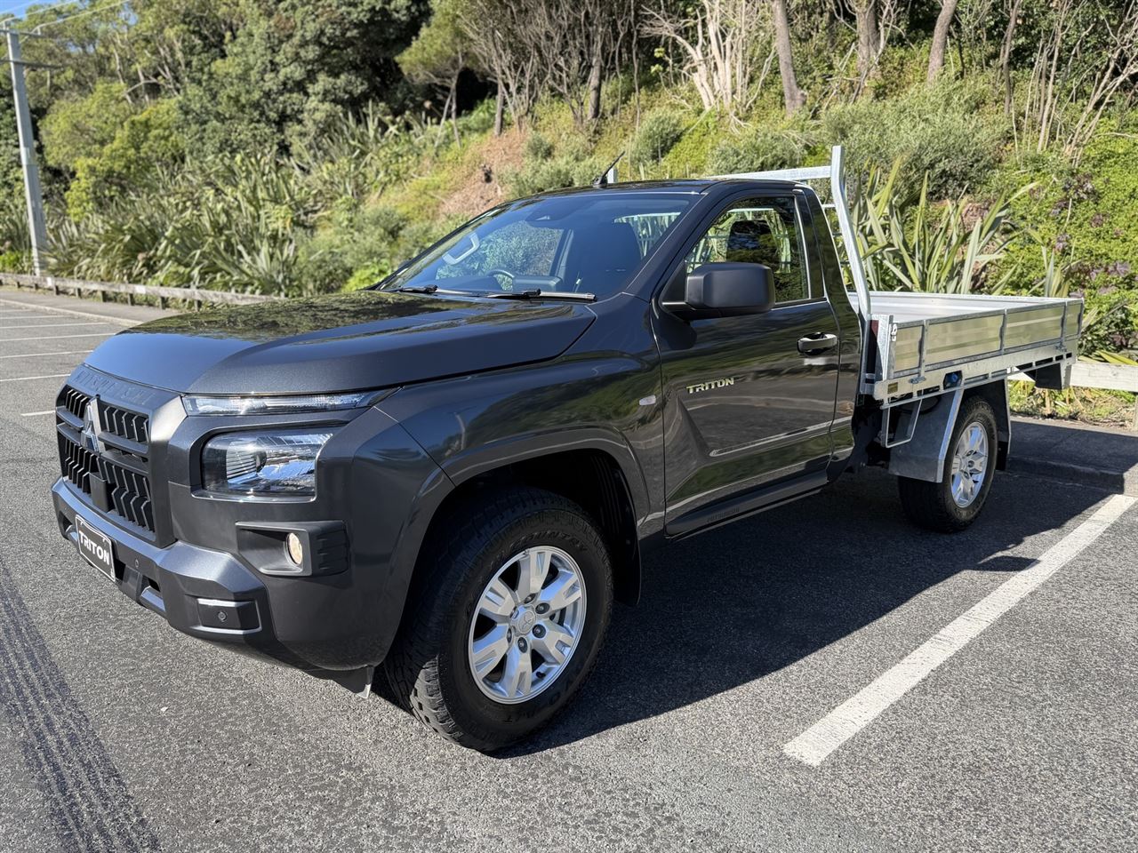Vehicle image 4