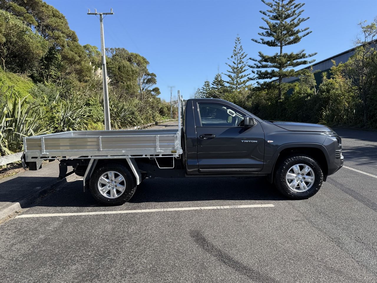 Vehicle image 5