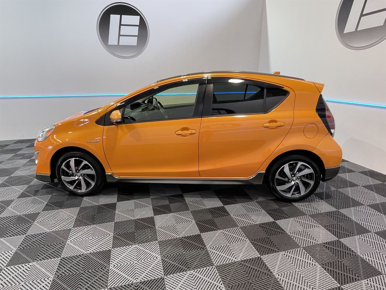 Vehicle image 5