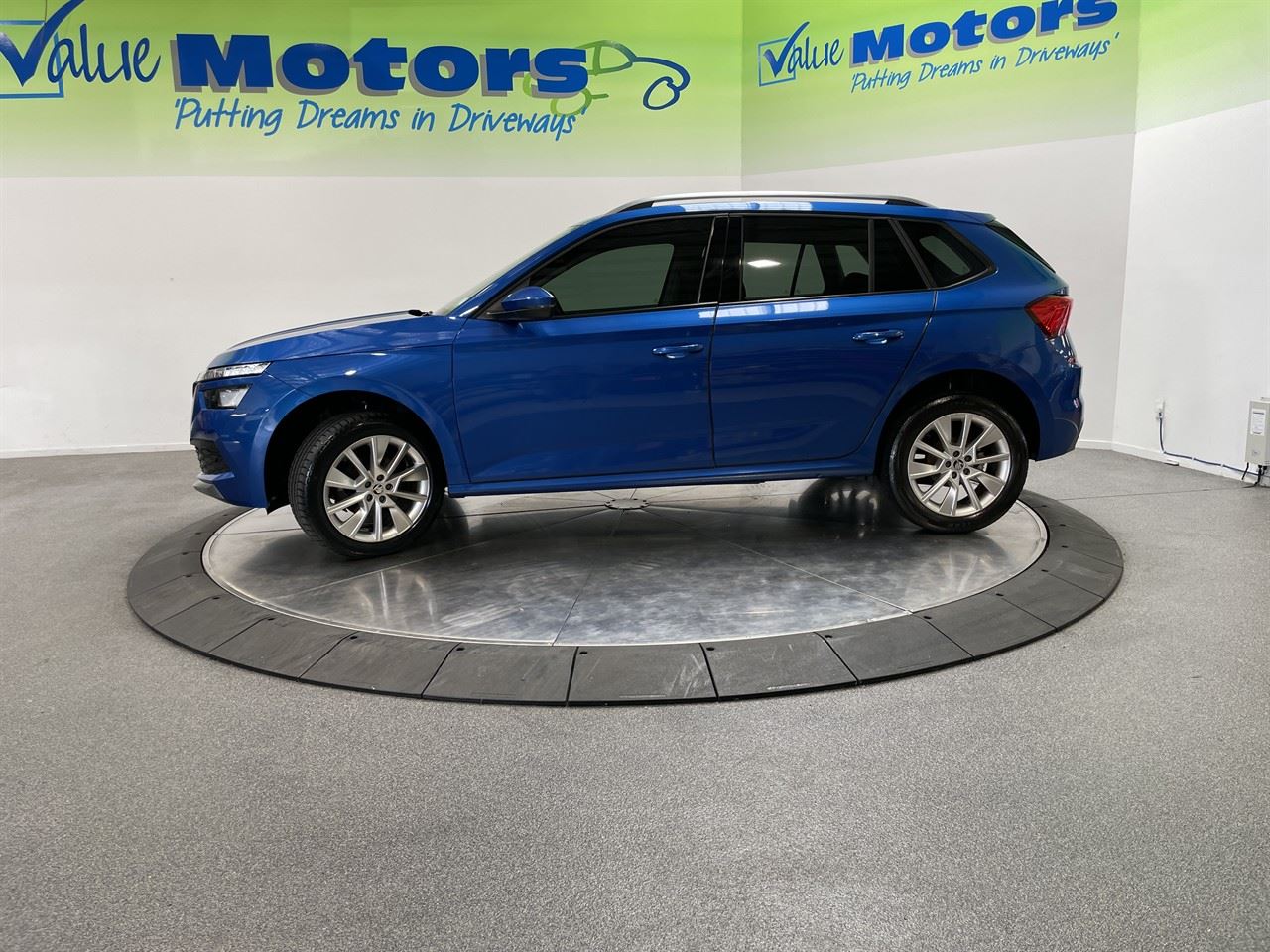 Vehicle image 4