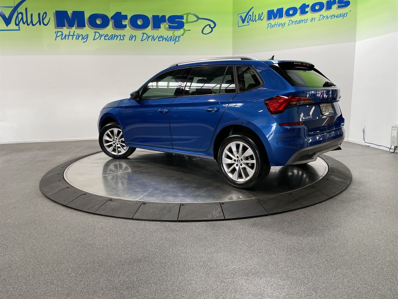 Vehicle image 5
