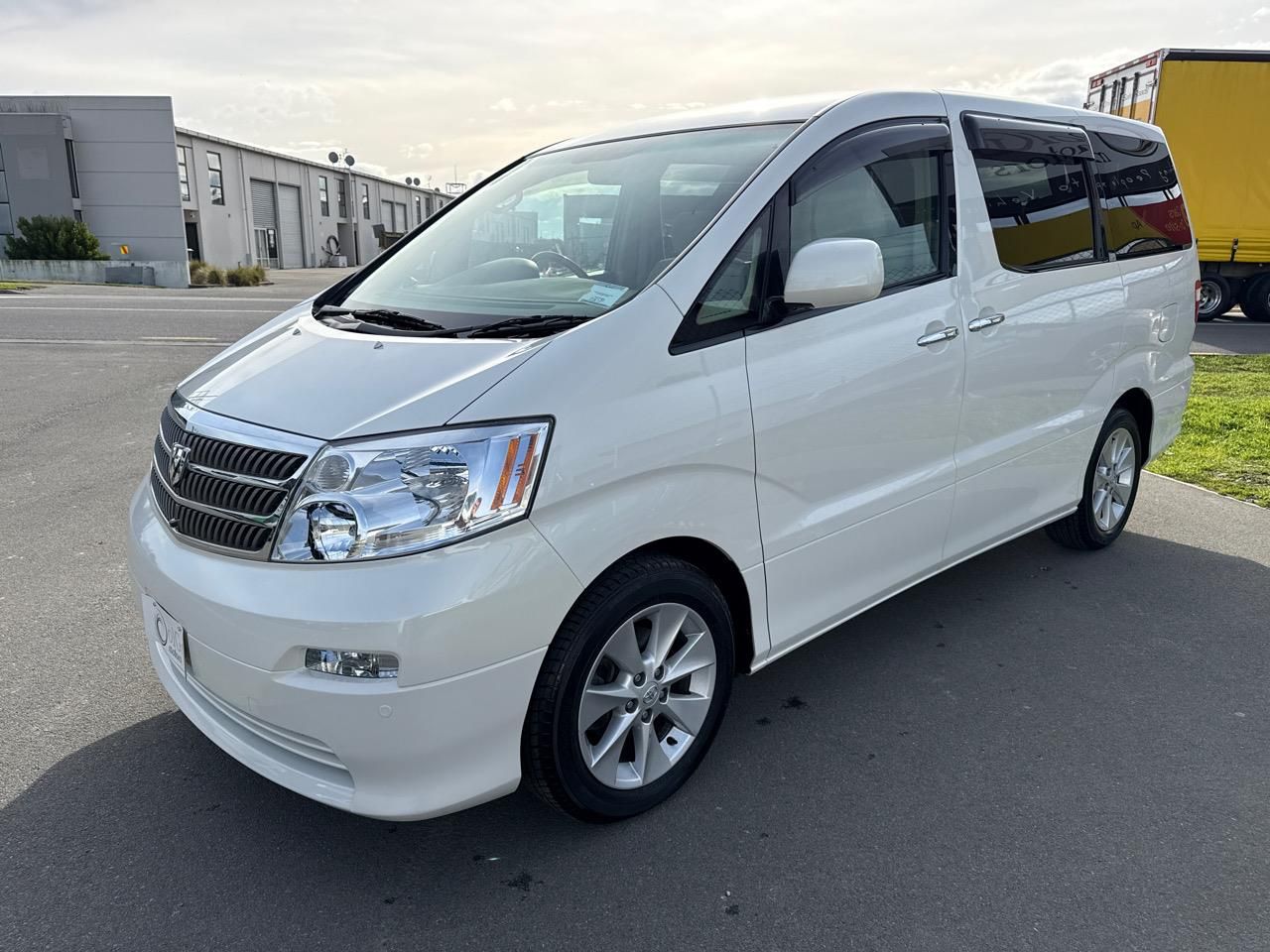 Vehicle image 4