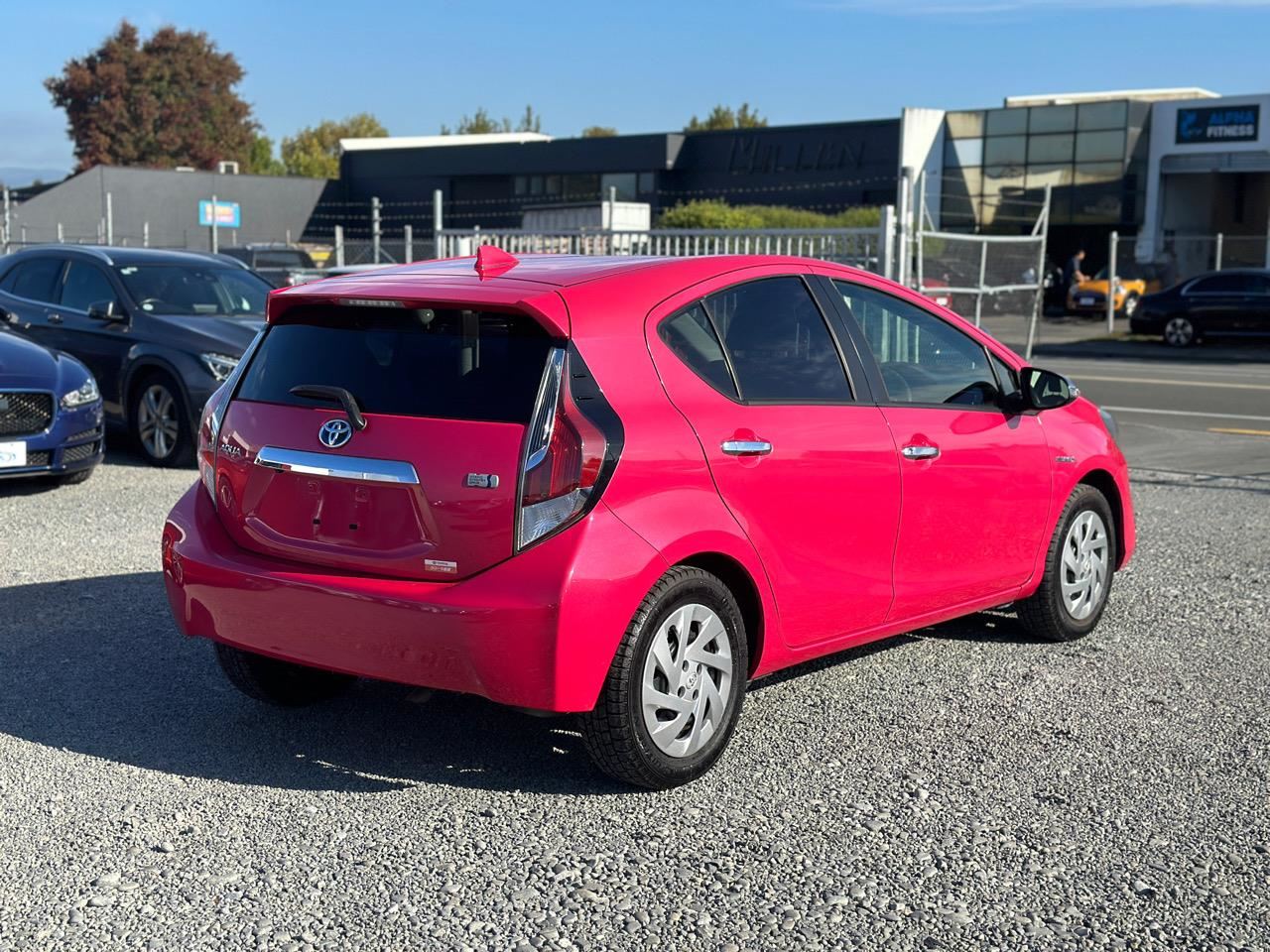 Vehicle image 5