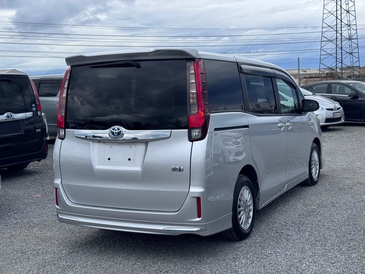 Vehicle image 4