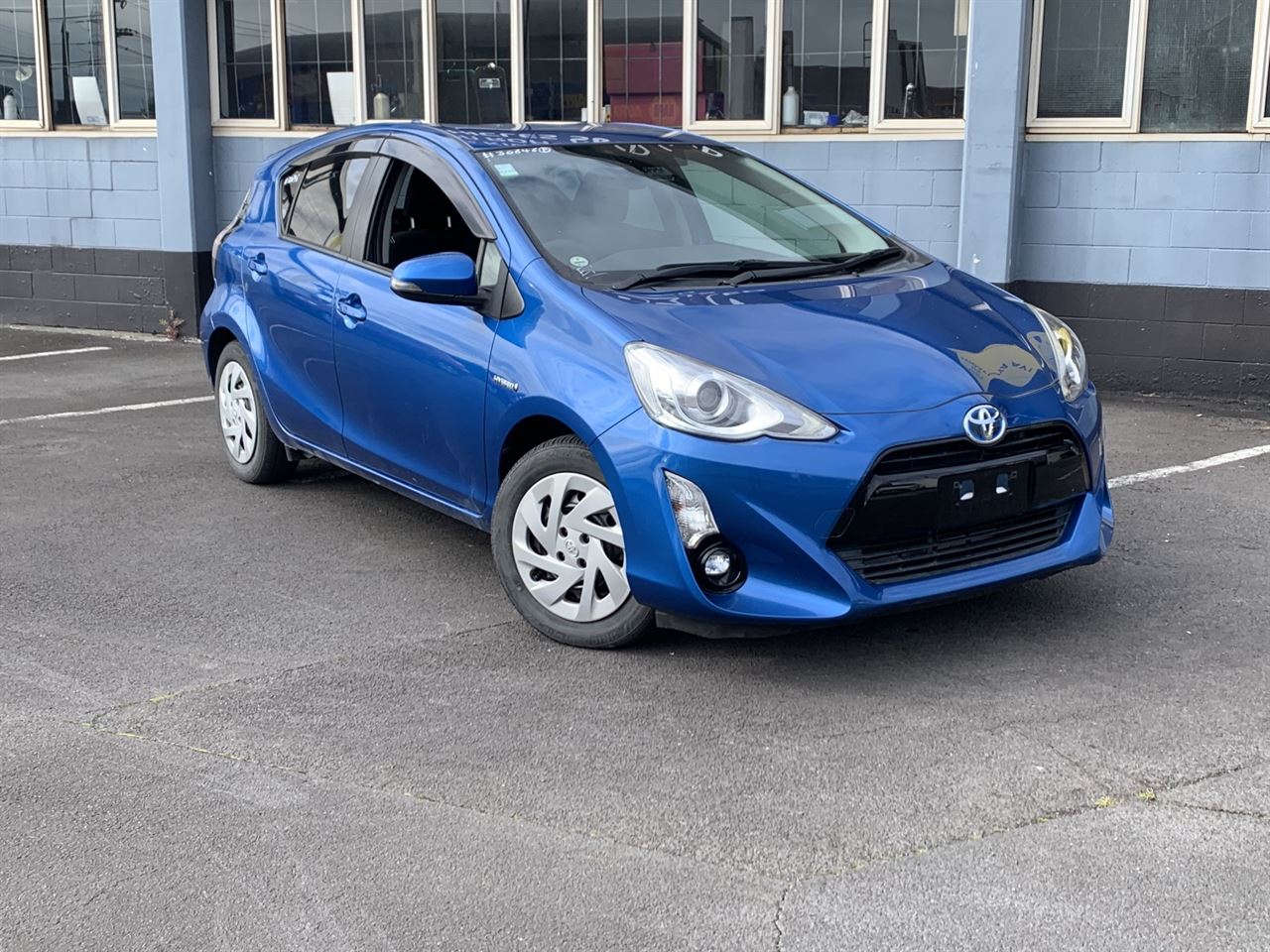 Vehicle image 4