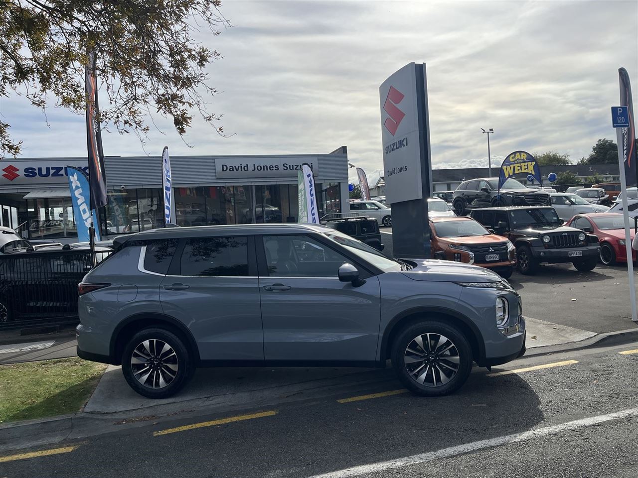 Vehicle image 4