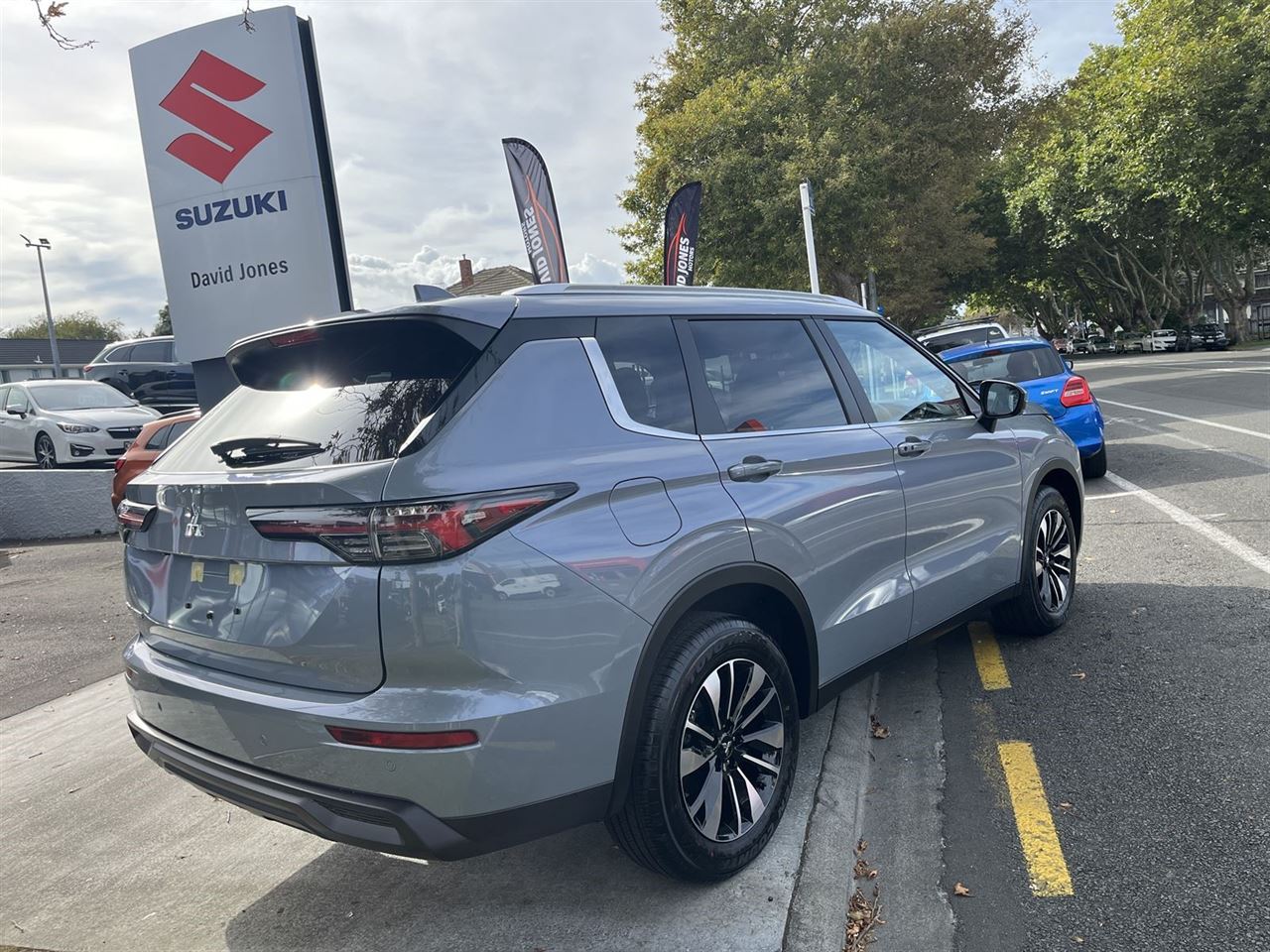 Vehicle image 5