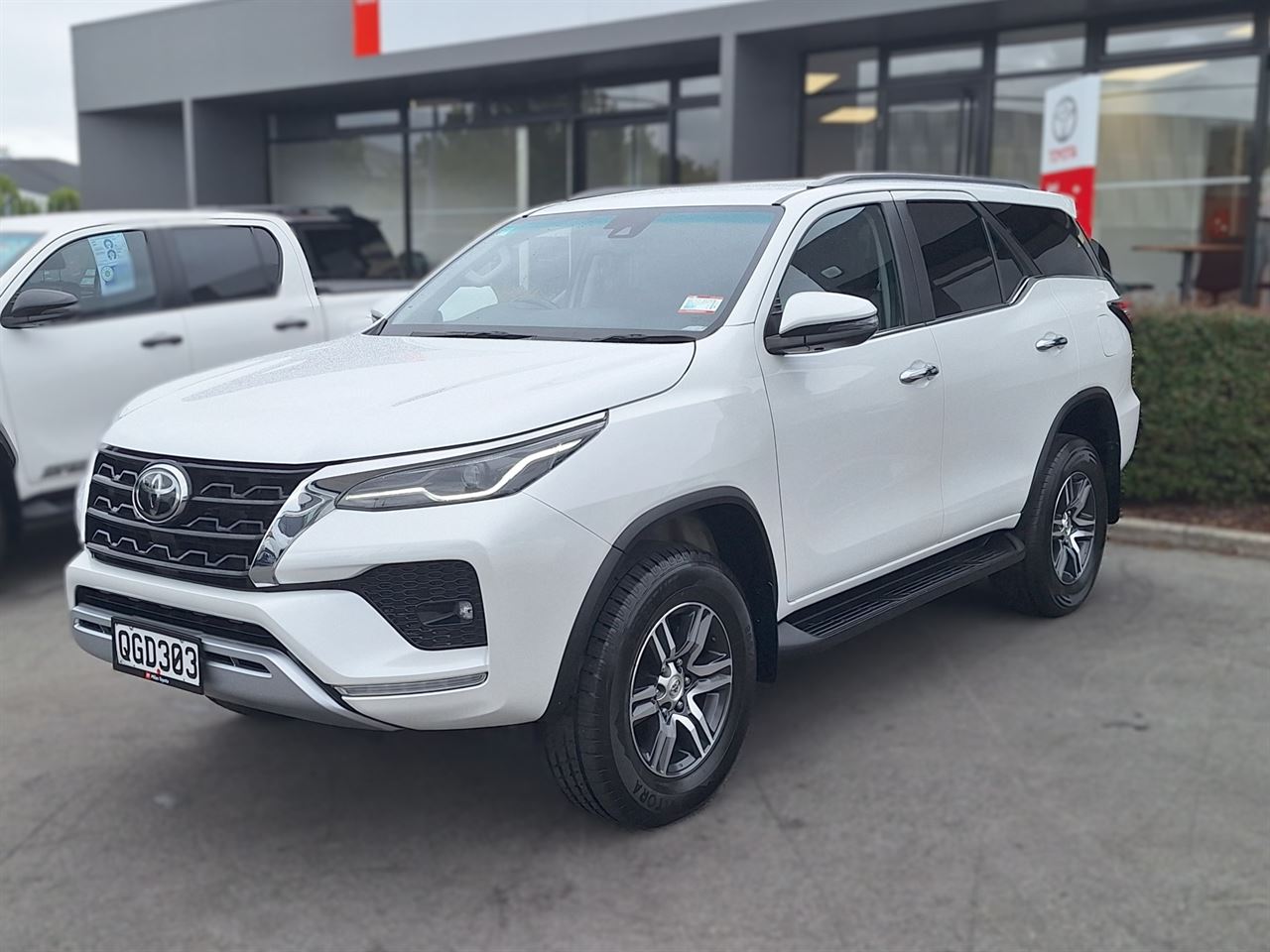 Vehicle image 3