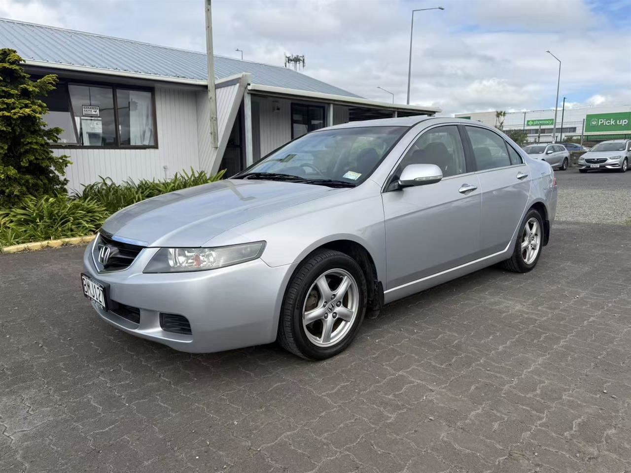 Vehicle image 3