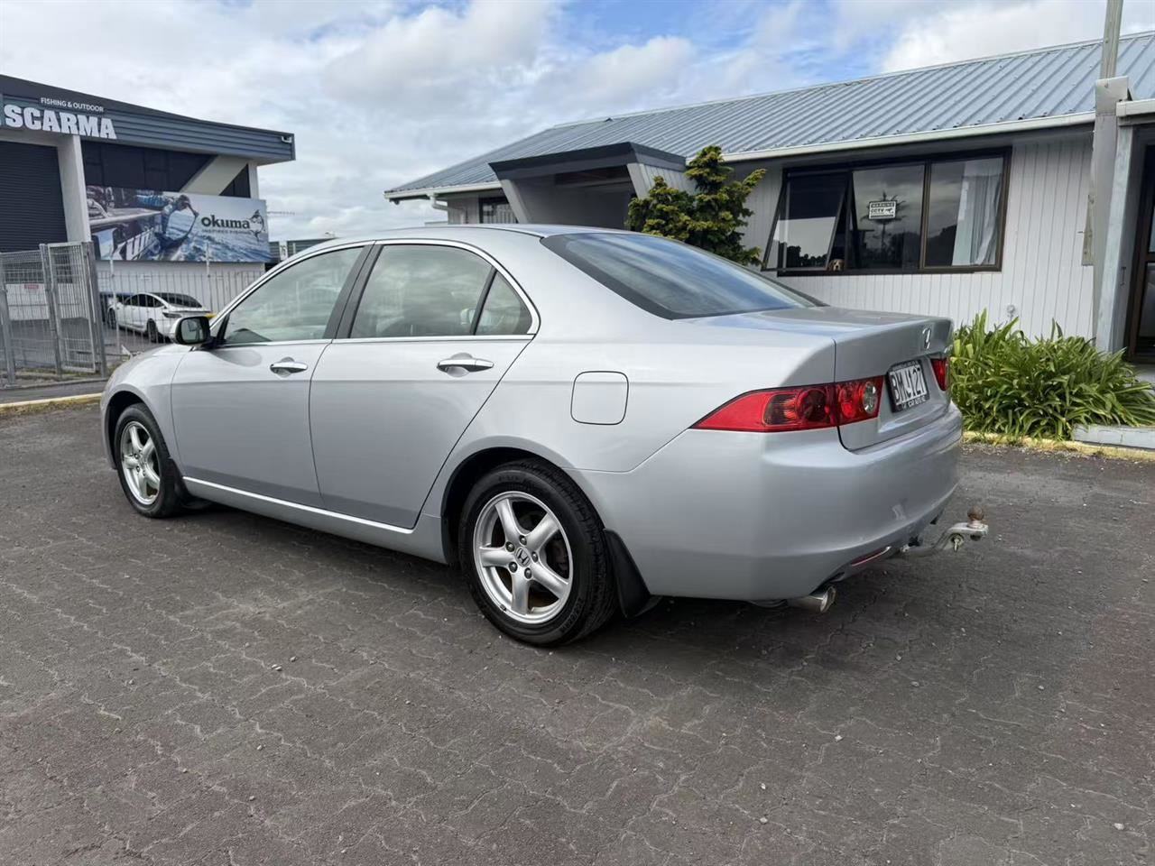 Vehicle image 5