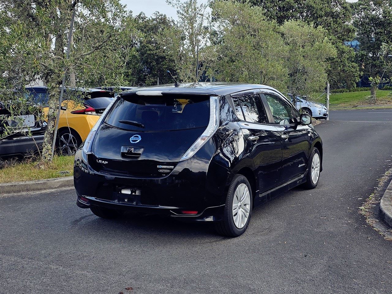 Vehicle image 4
