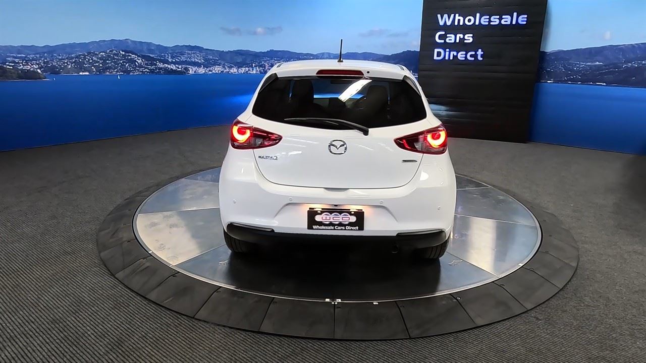 Vehicle image 4