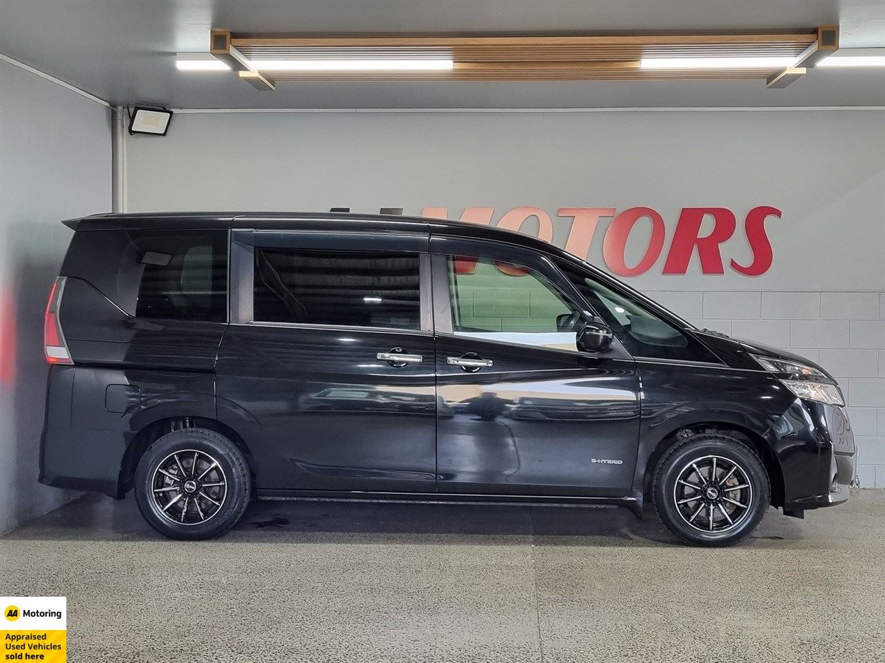 Vehicle image 5