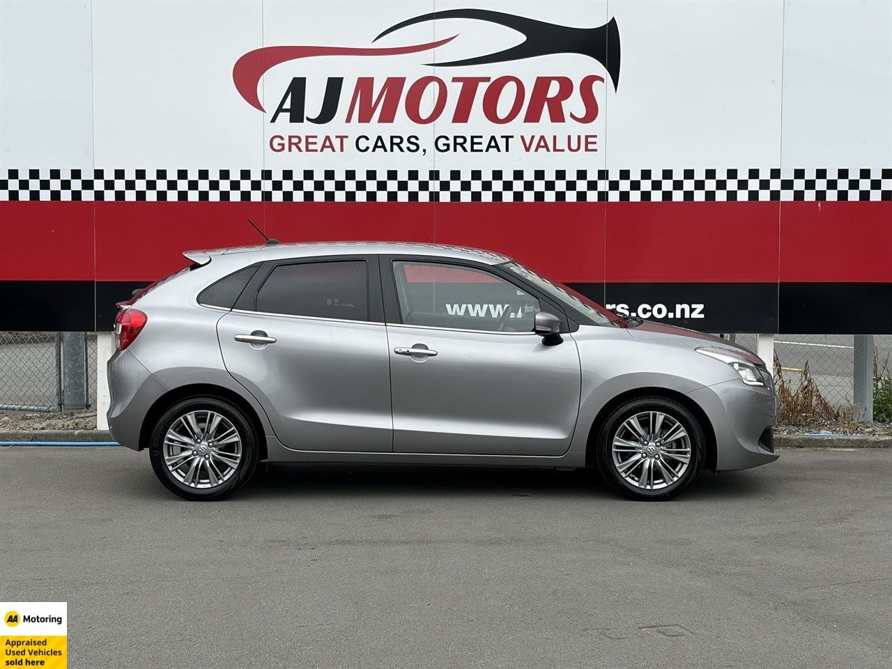 Vehicle image 5