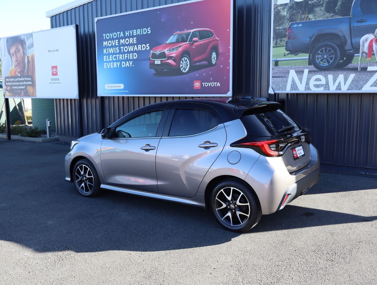 Vehicle image 4