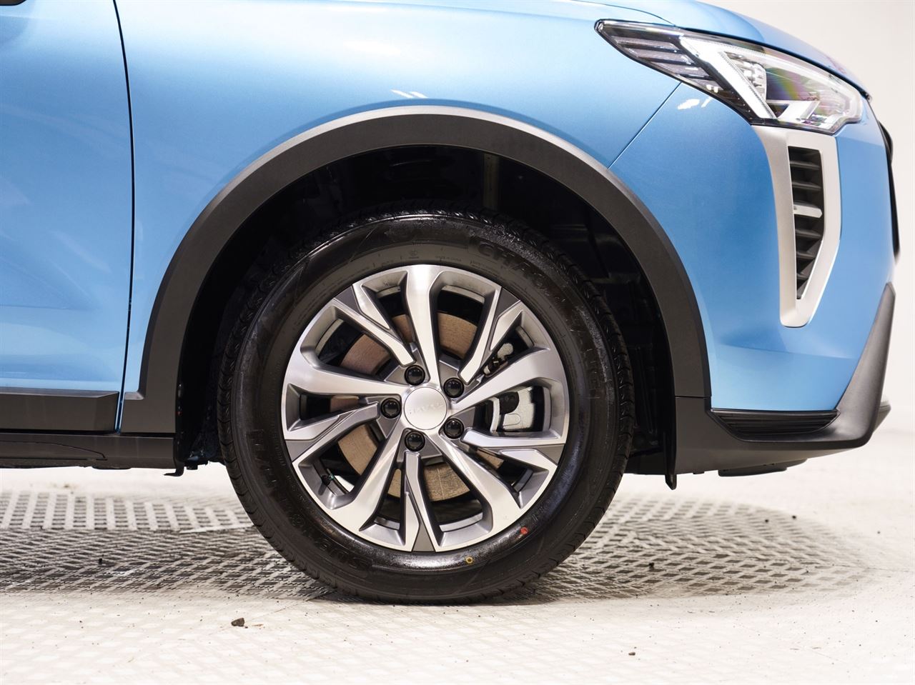 Vehicle image 5