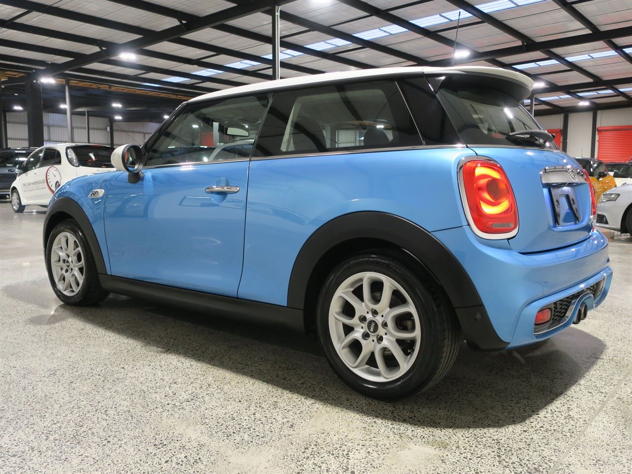 Vehicle image 4