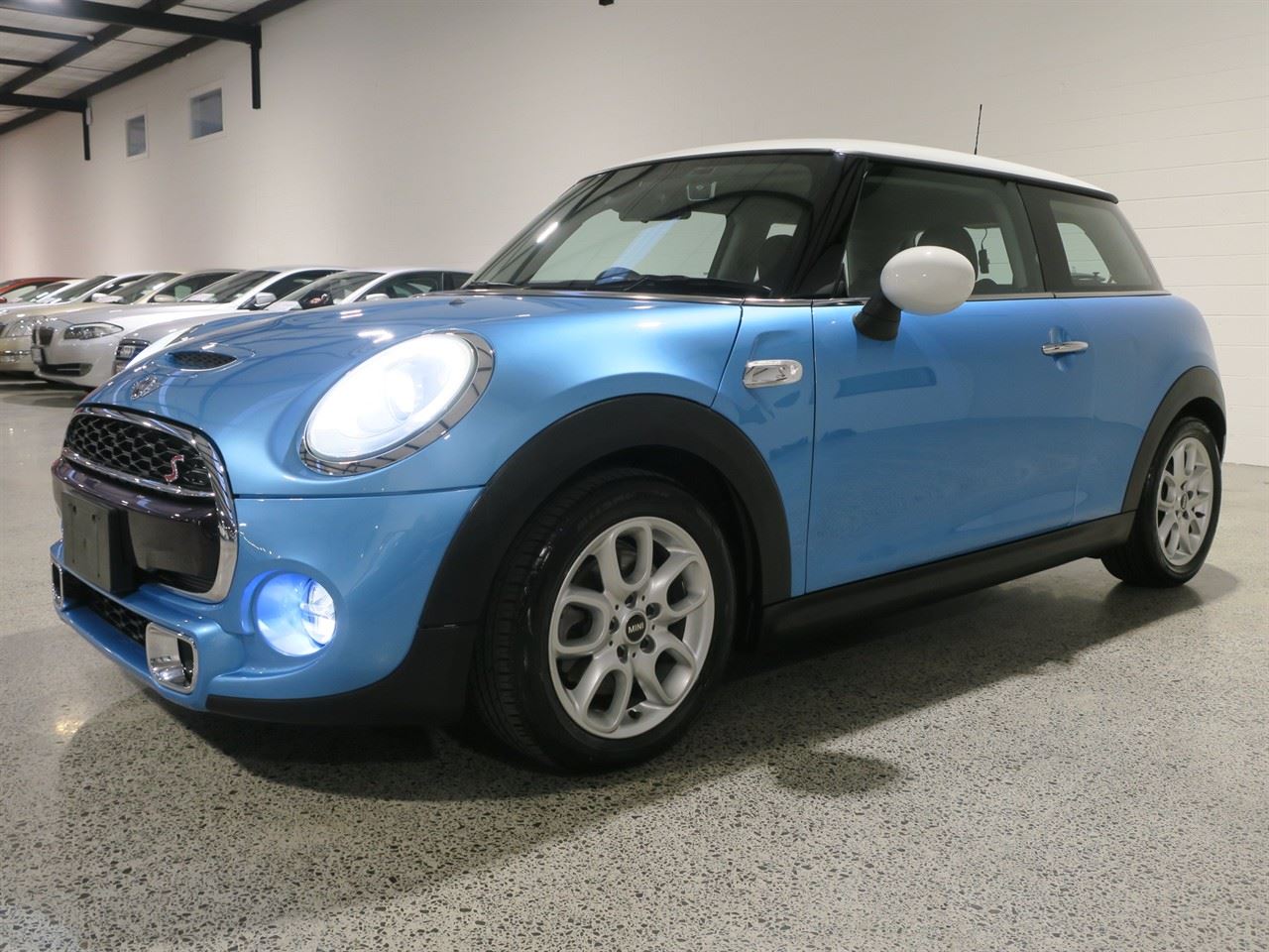 Vehicle image 5