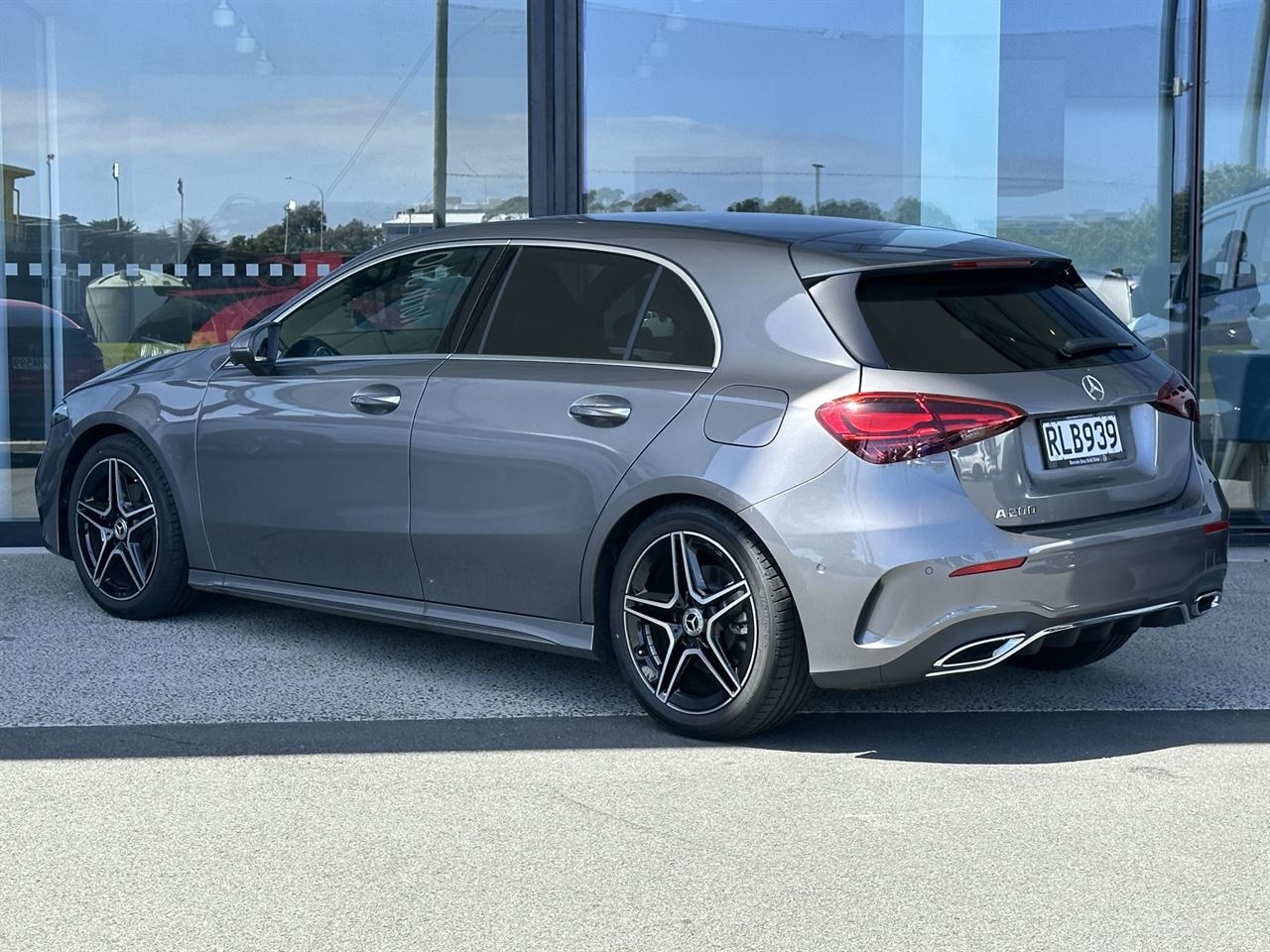 Vehicle image 5