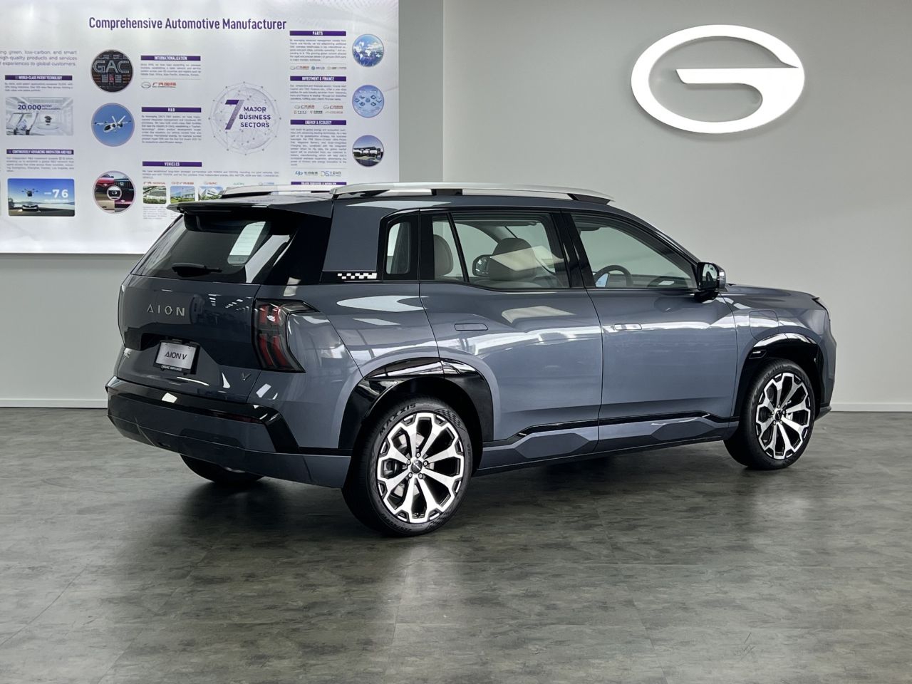 Vehicle image 3