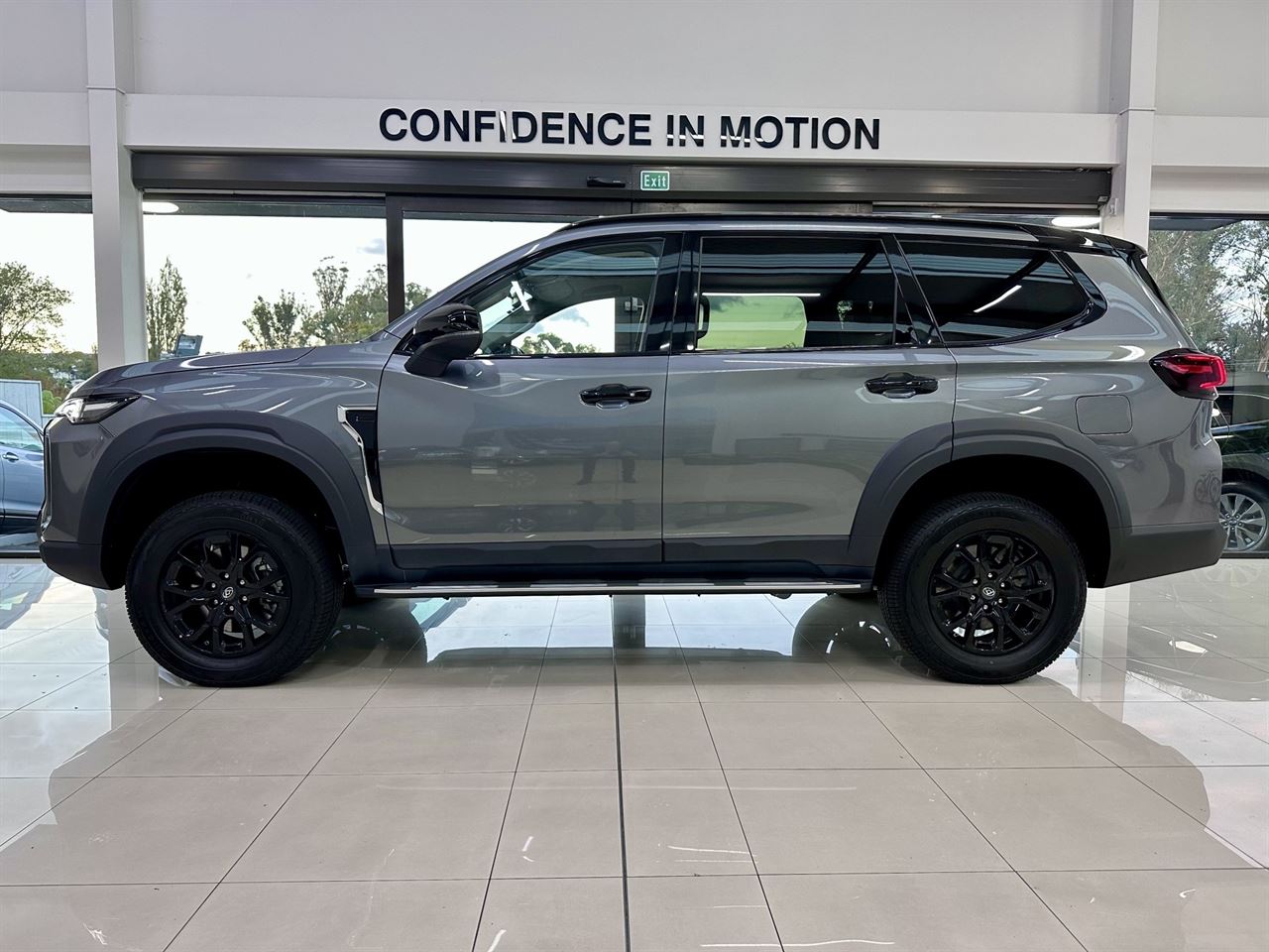 Vehicle image 4