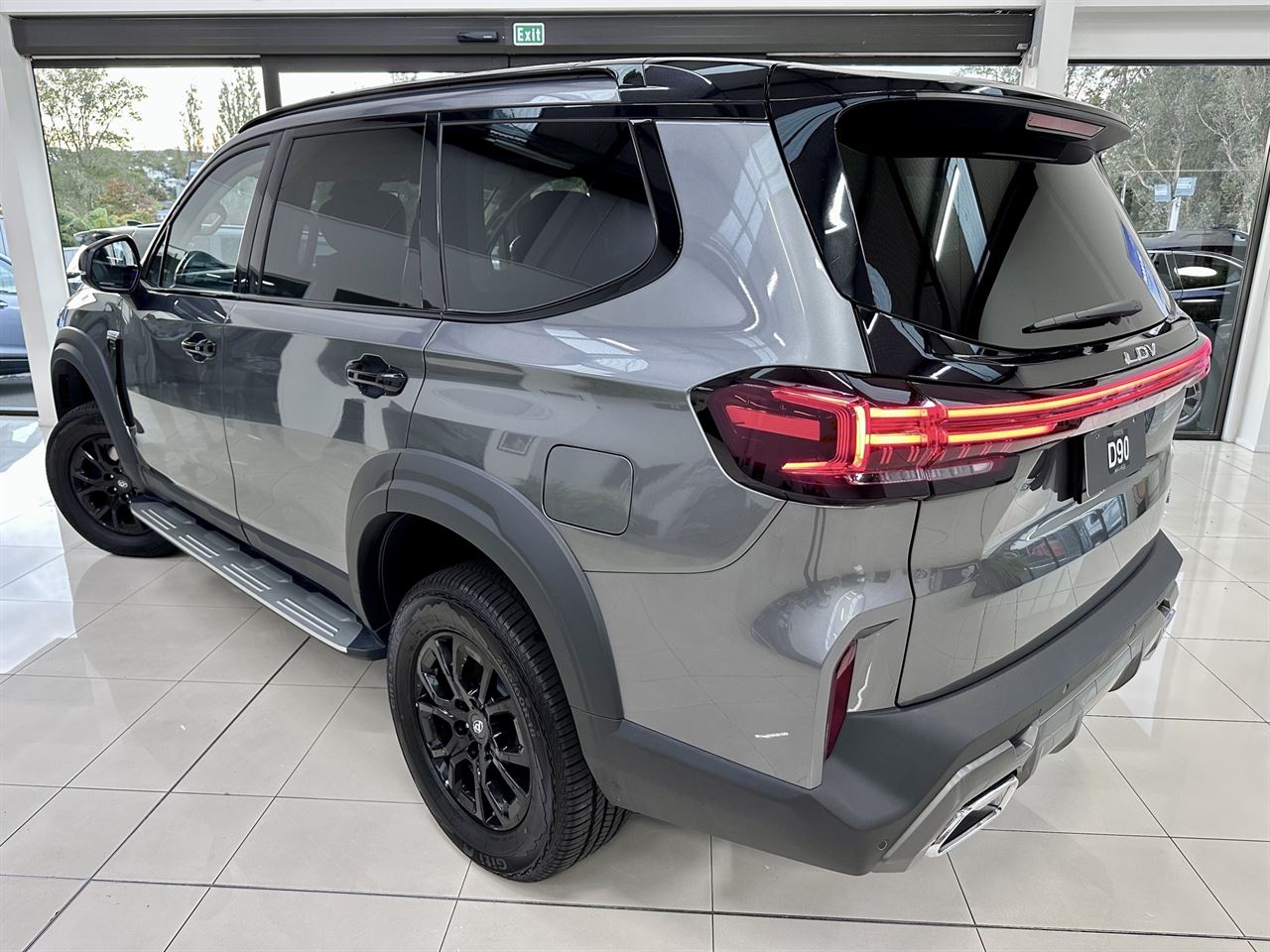 Vehicle image 5
