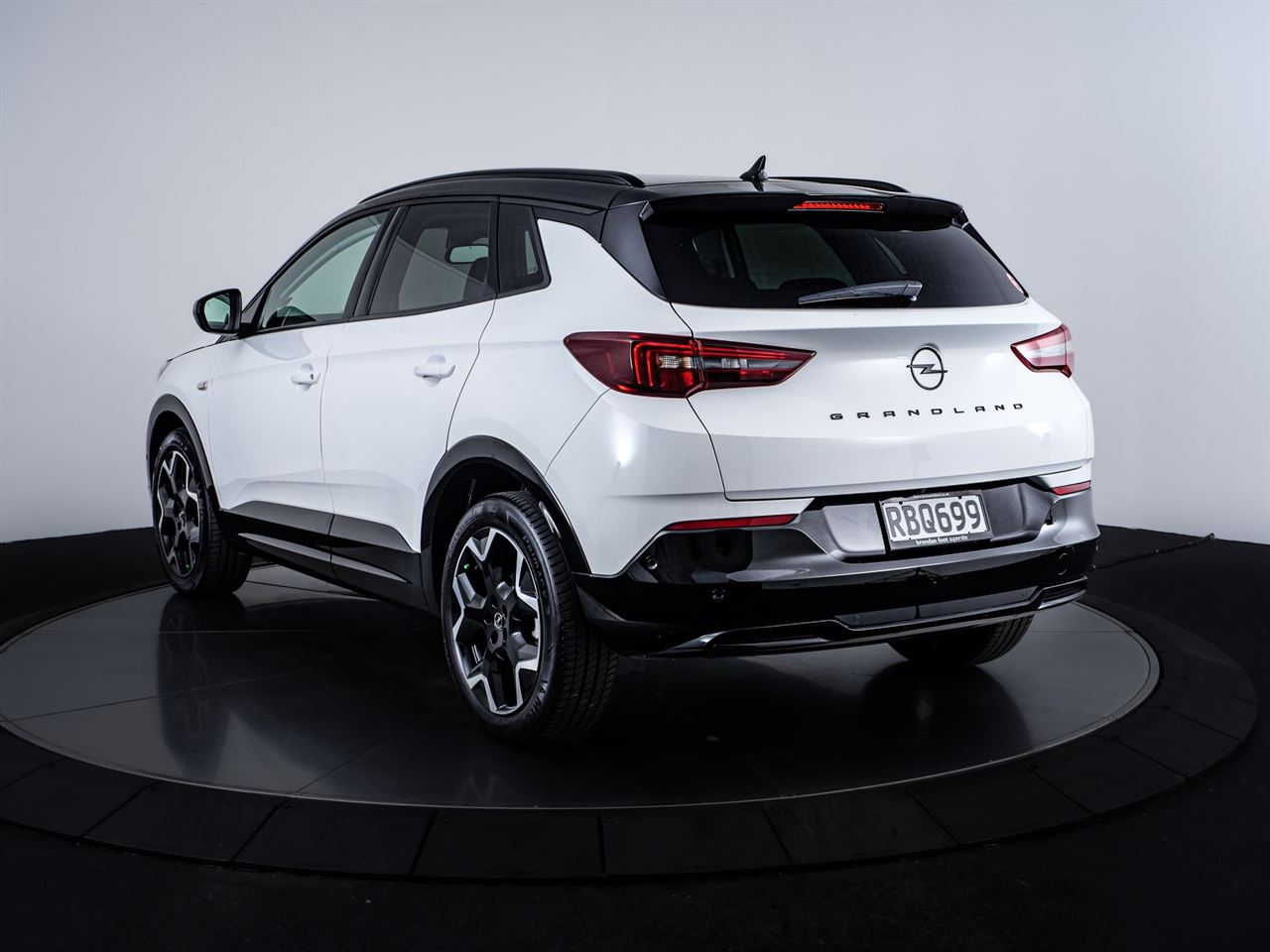 Vehicle image 5