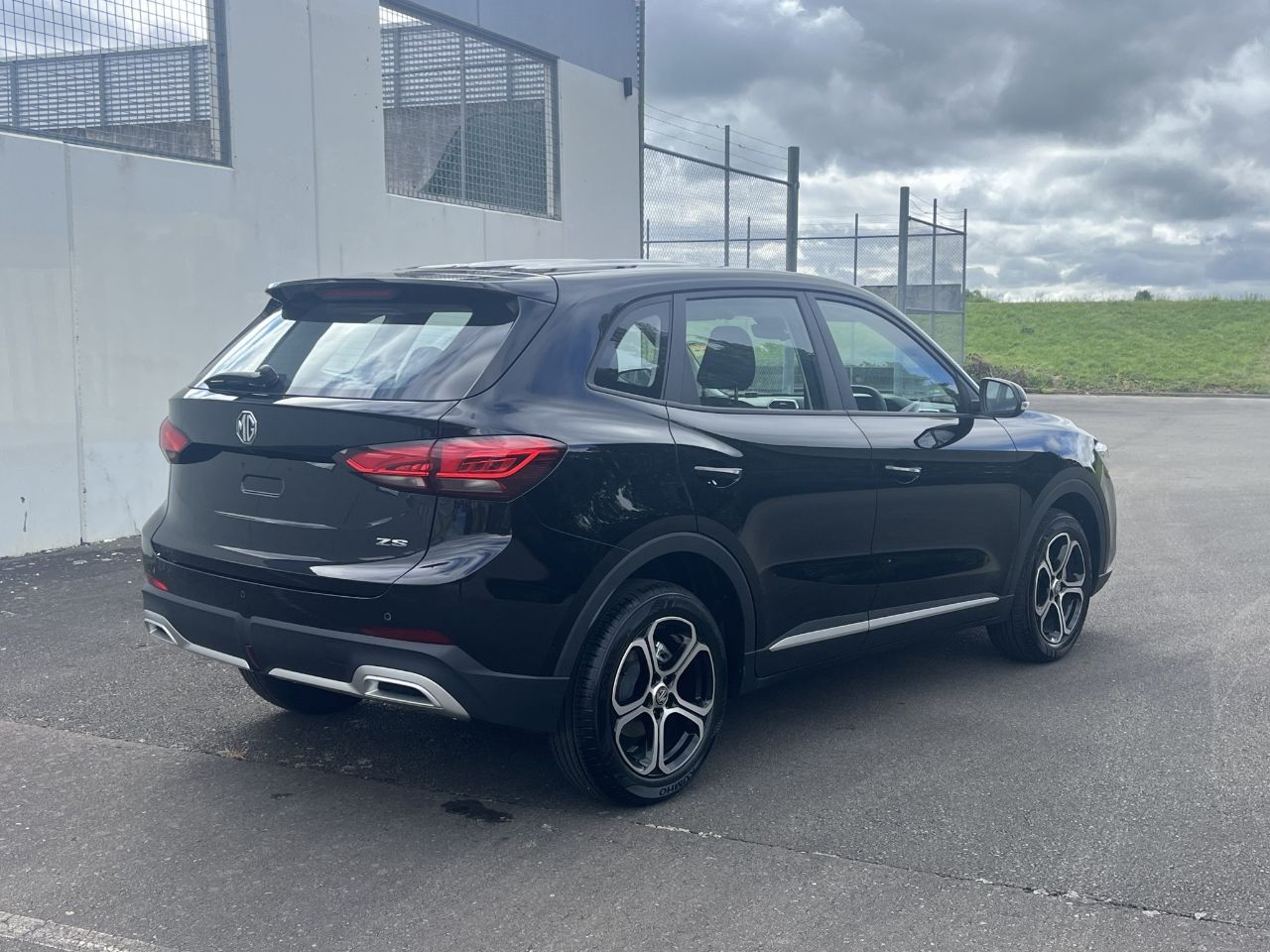 Vehicle image 3
