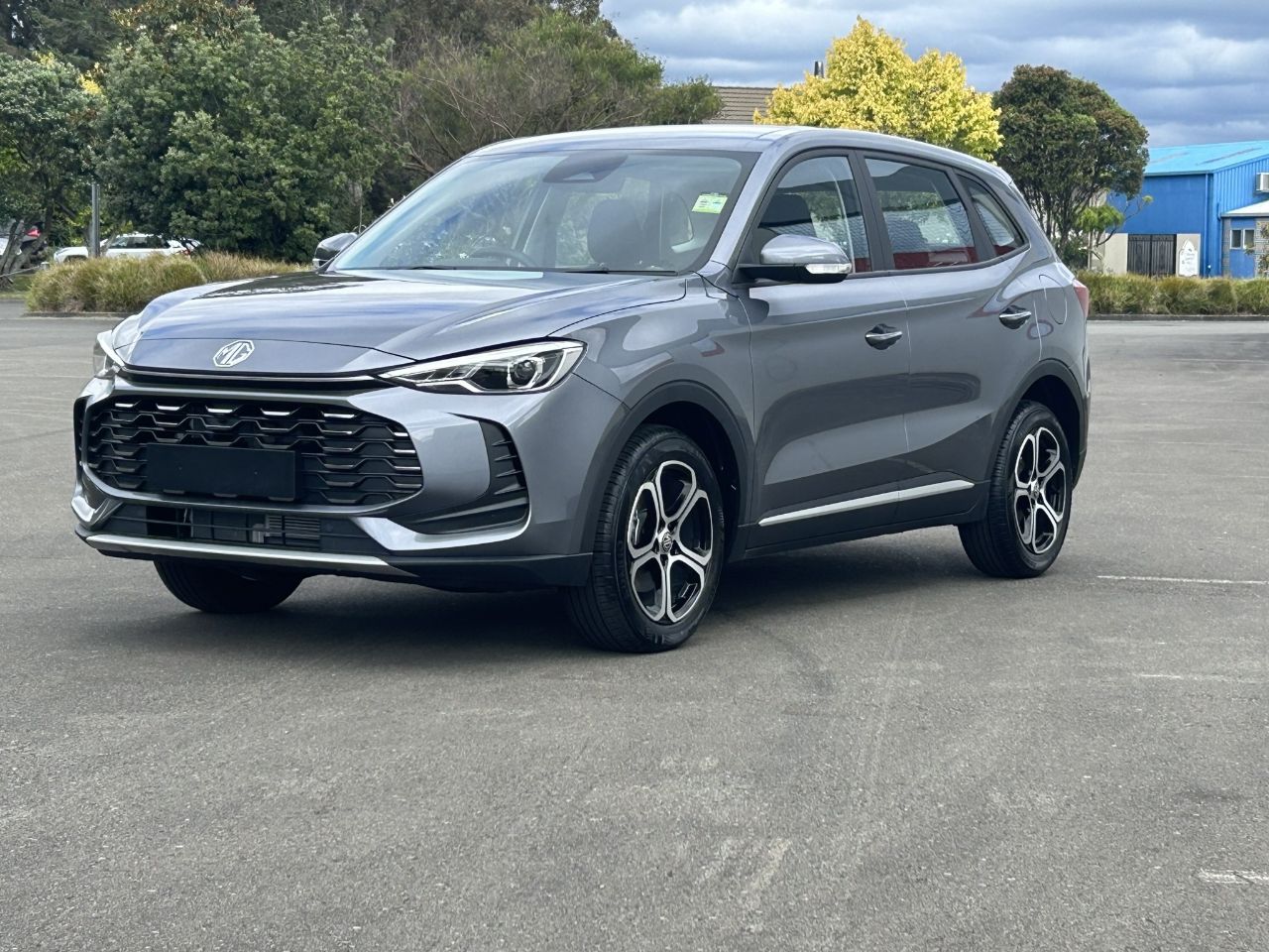 Vehicle image 5
