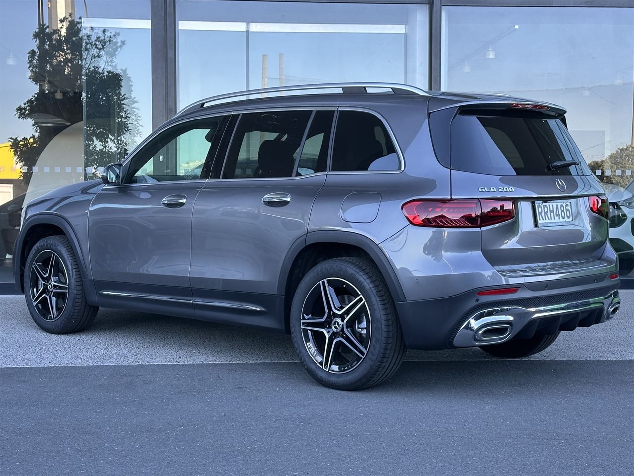Vehicle image 5