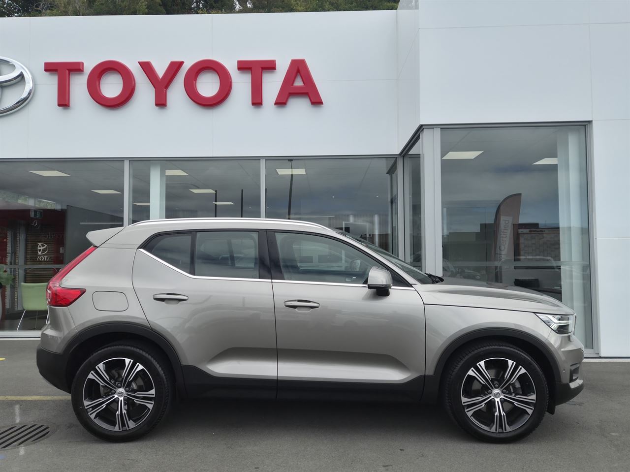 Vehicle image 2