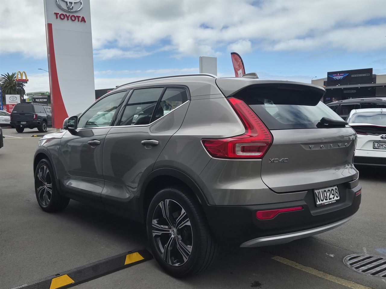 Vehicle image 5