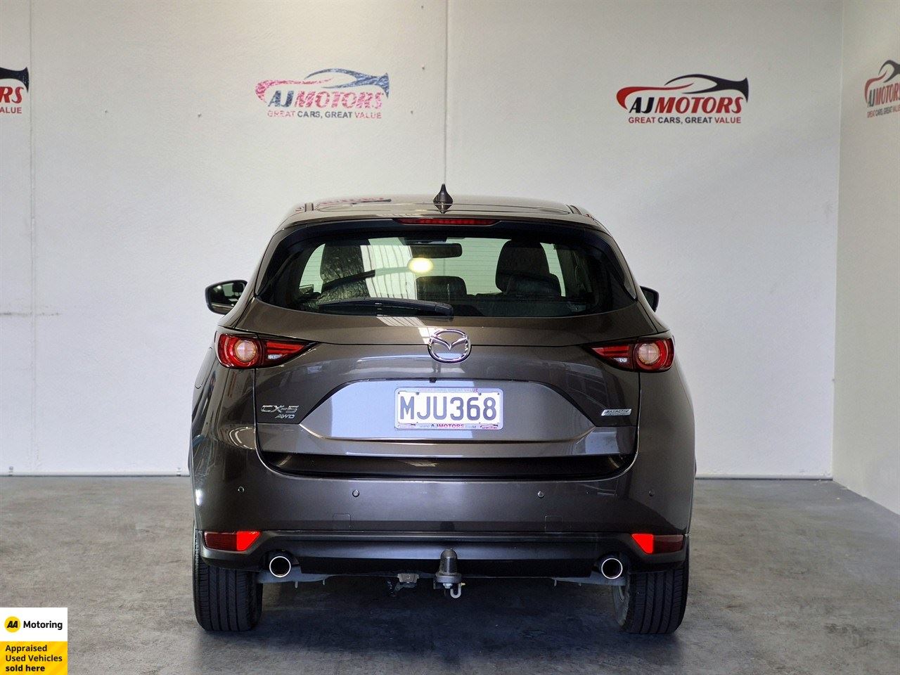 Vehicle image 5