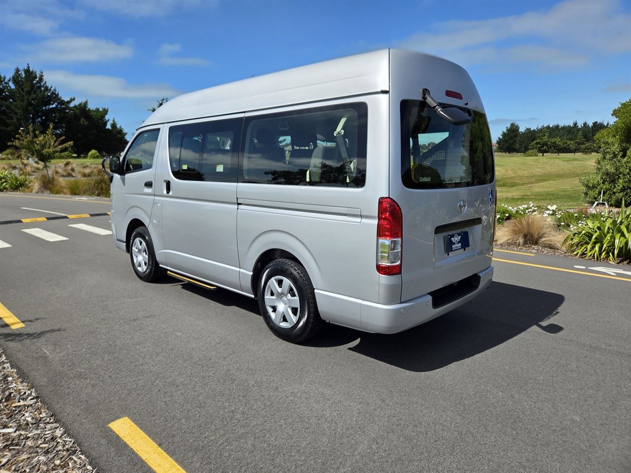 Vehicle image 4