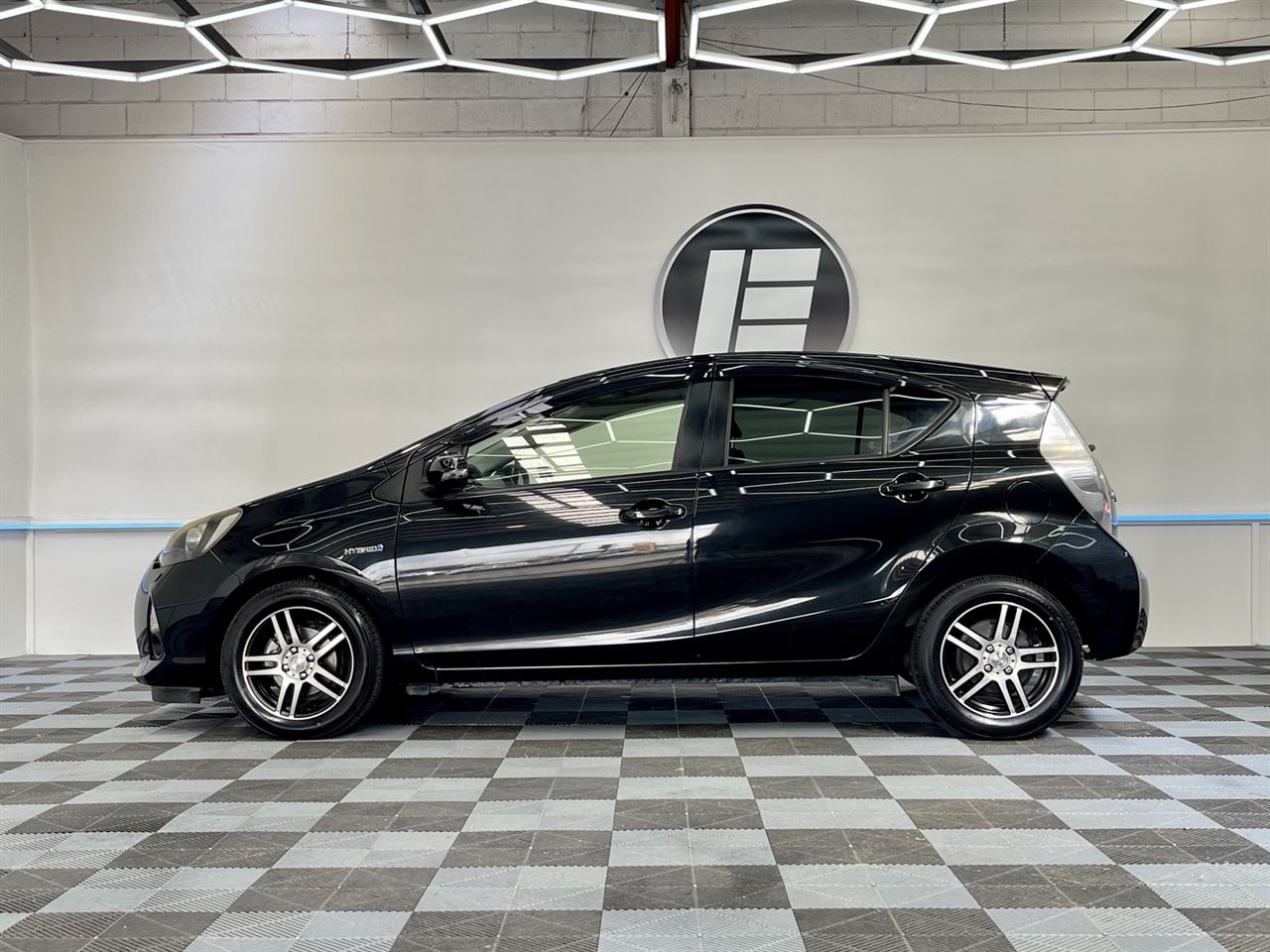 Vehicle image 5