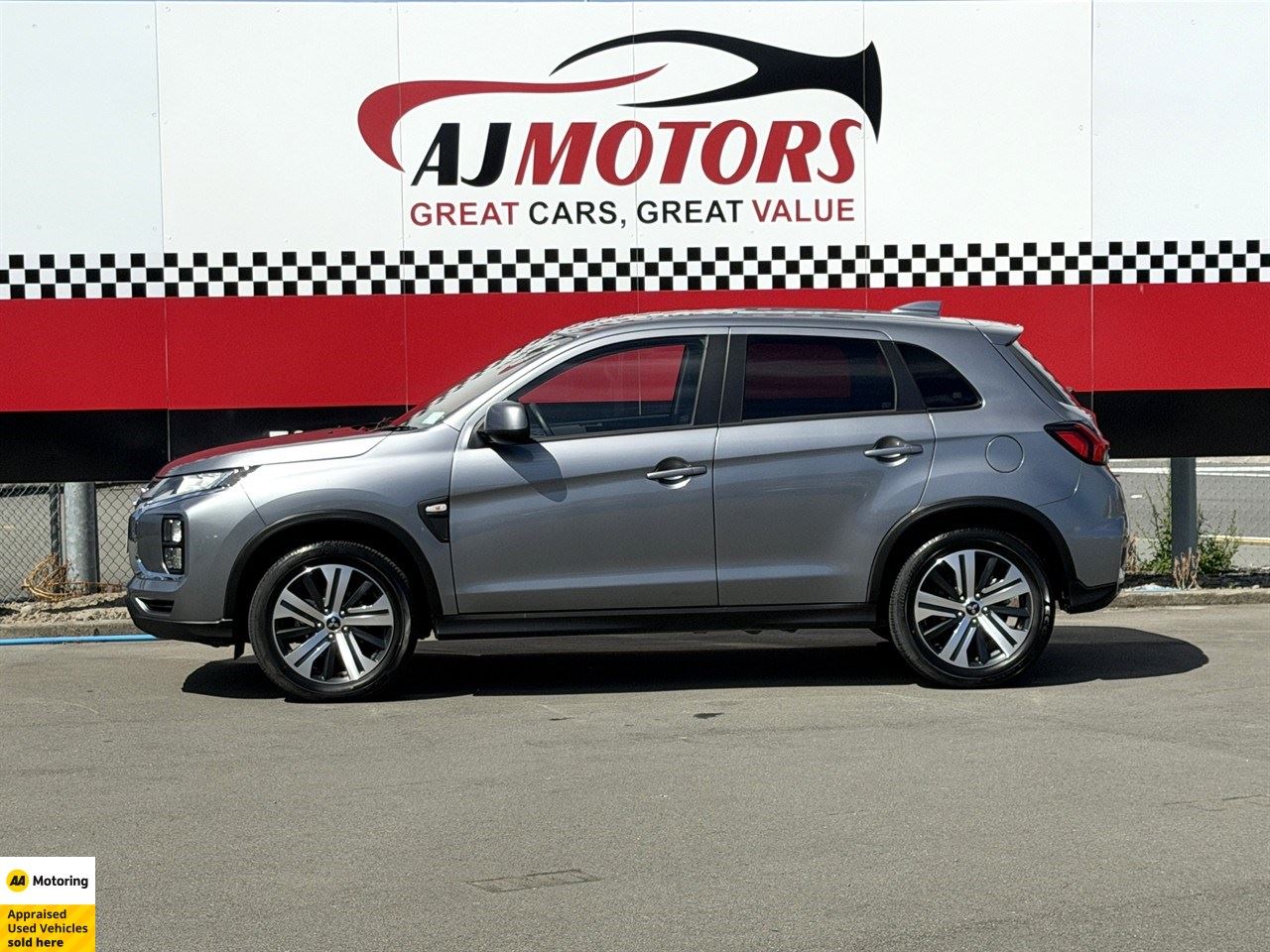 Vehicle image 3