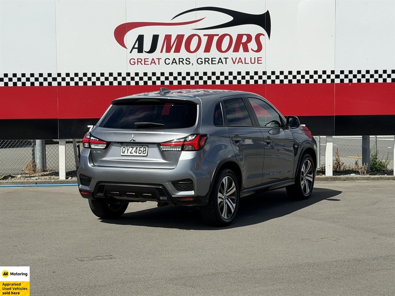 Vehicle image 5