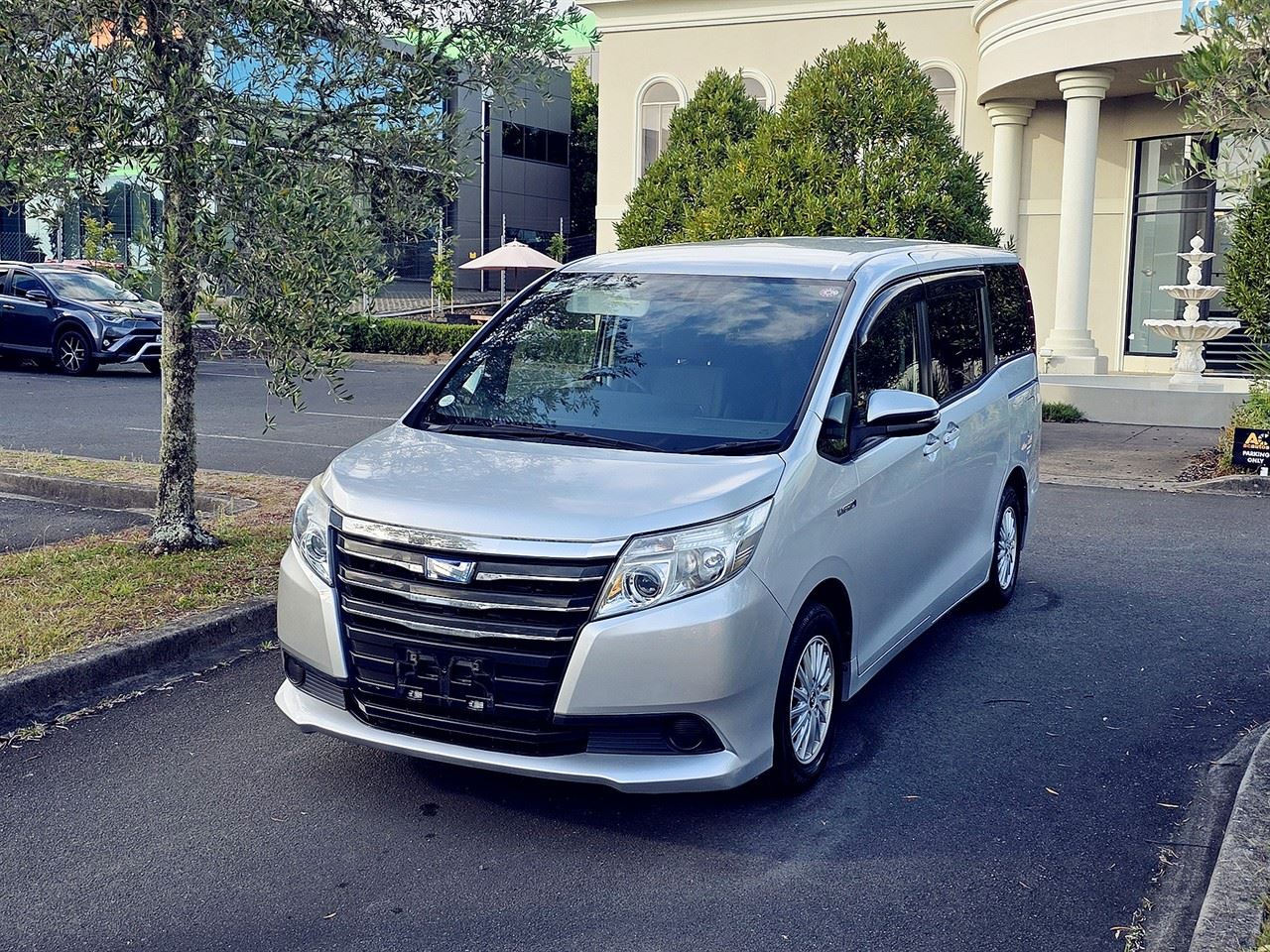 Vehicle image 3