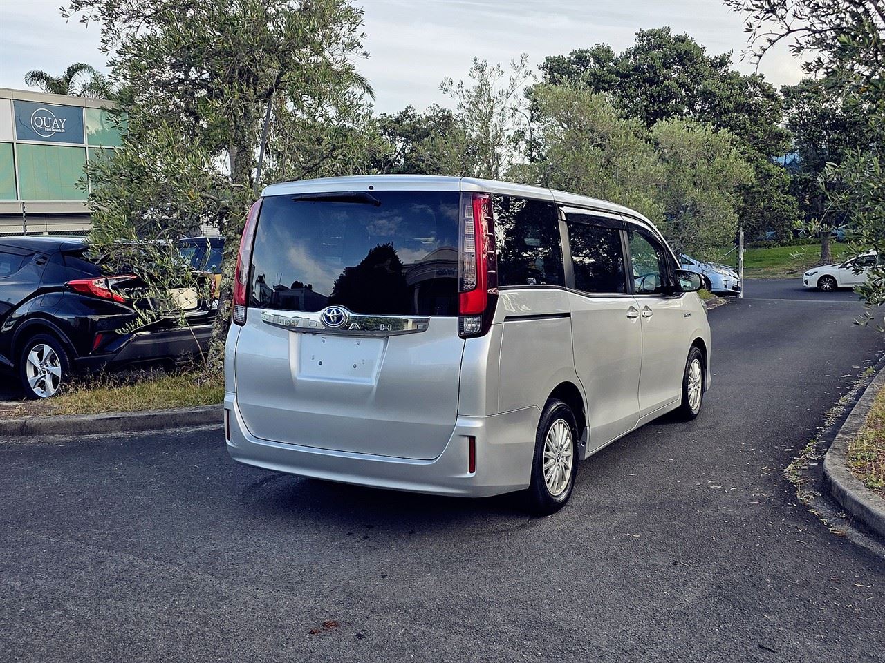 Vehicle image 4