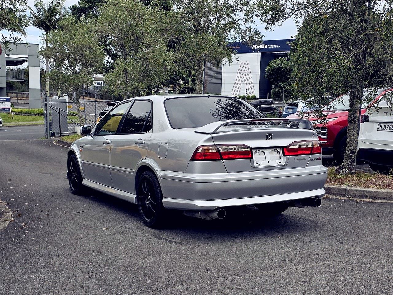 Vehicle image 5