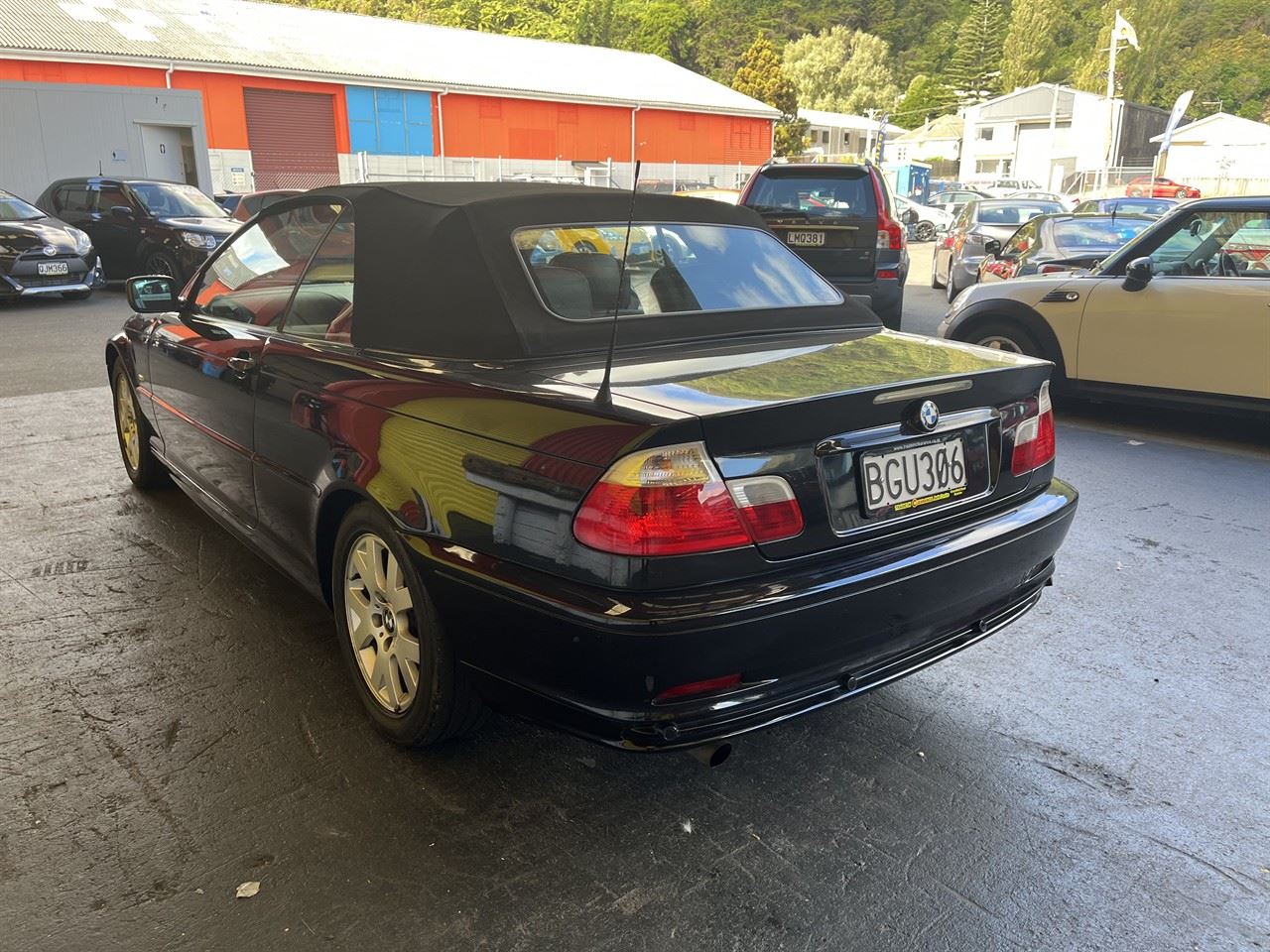 Vehicle image 4