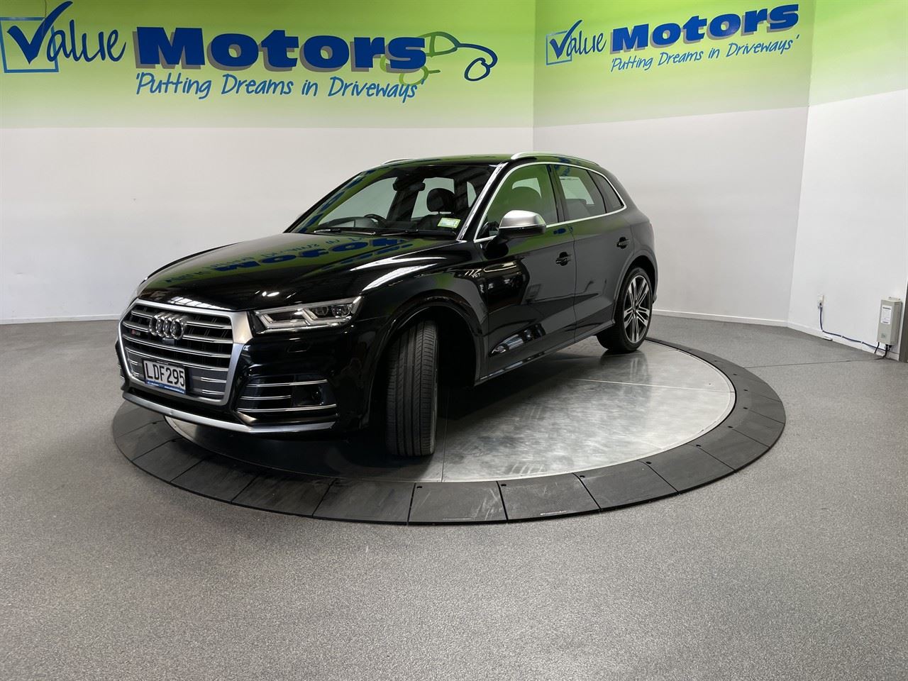 Vehicle image 3