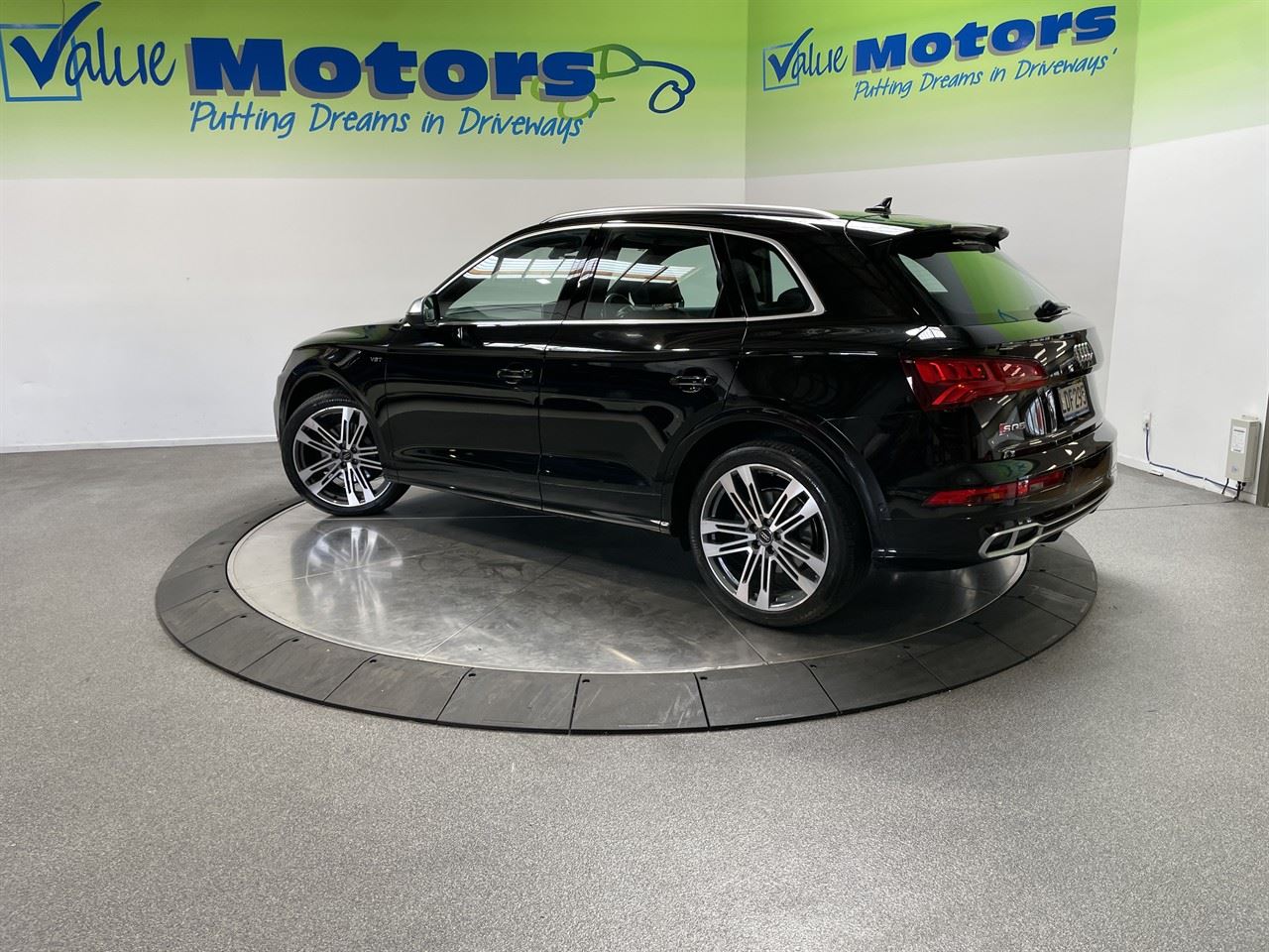 Vehicle image 5